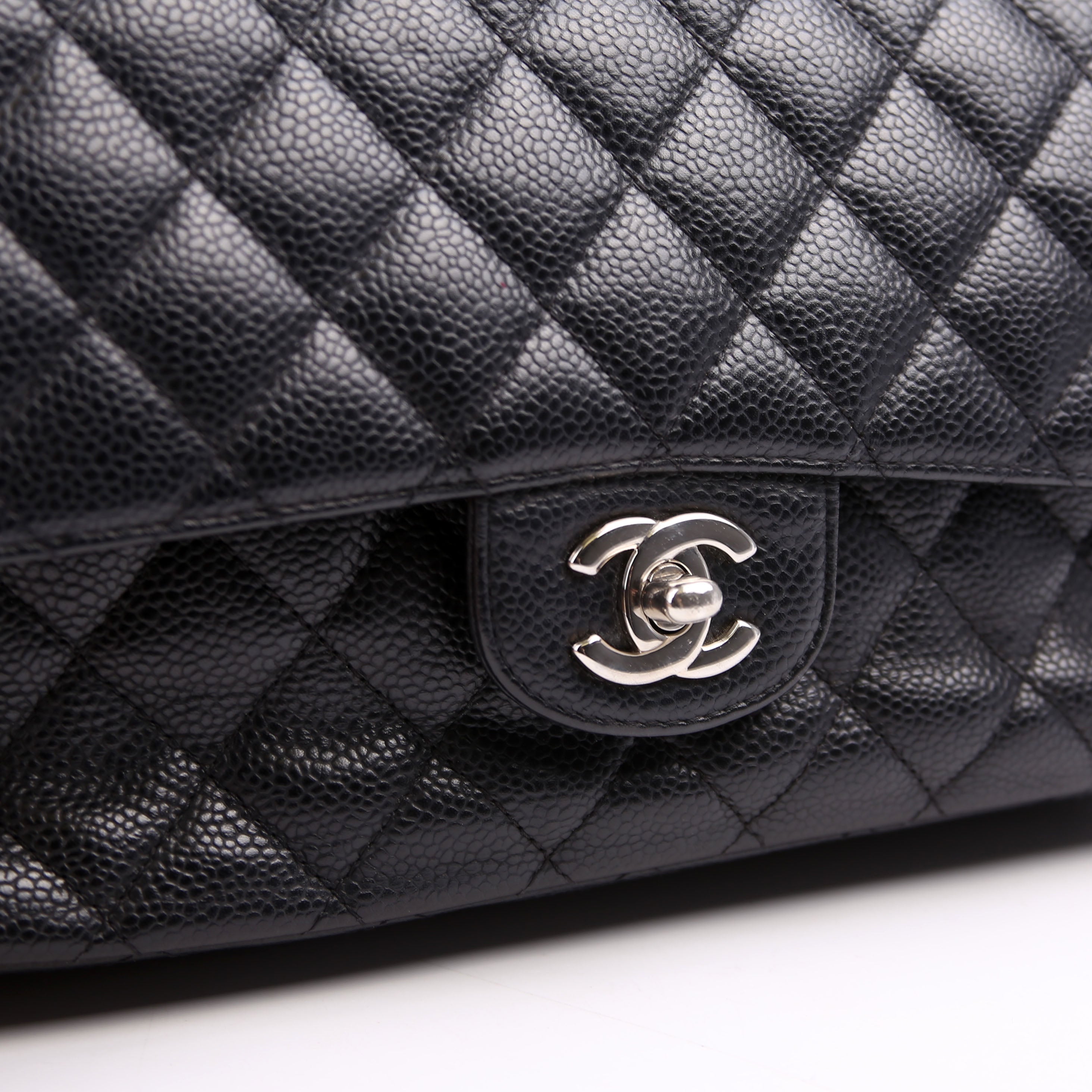 Classic Flap Medium Caviar Black