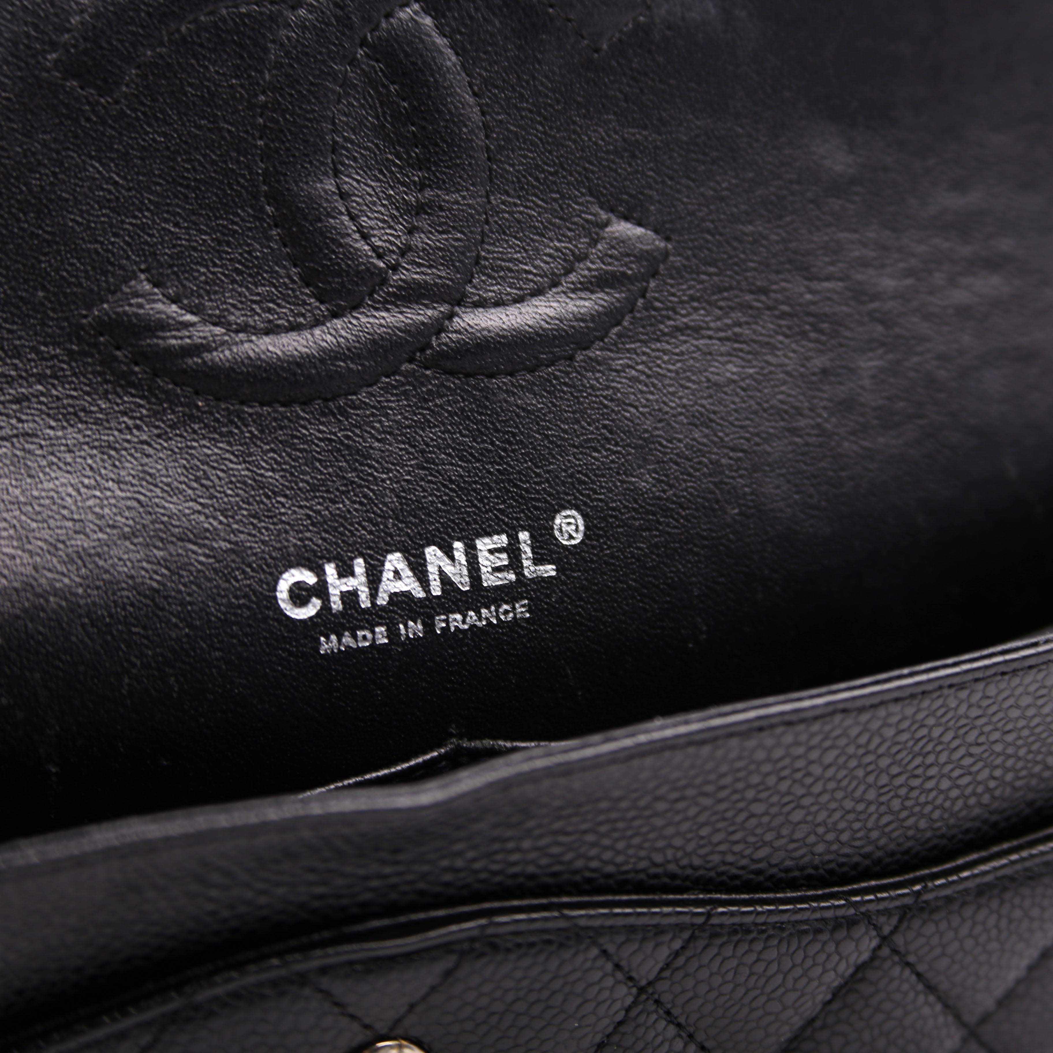 Classic Flap Medium Caviar Black