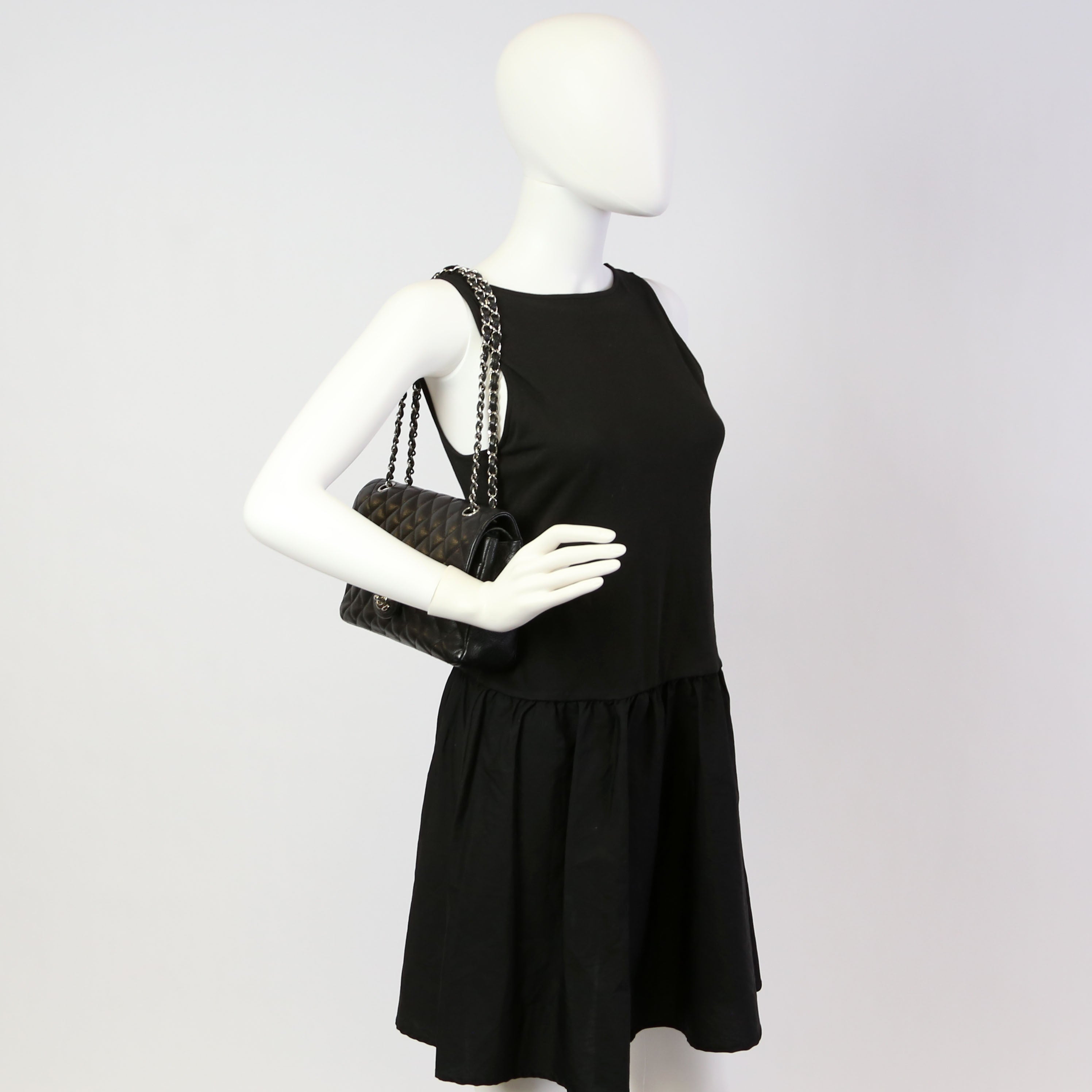 Classic Flap Medium Caviar Black