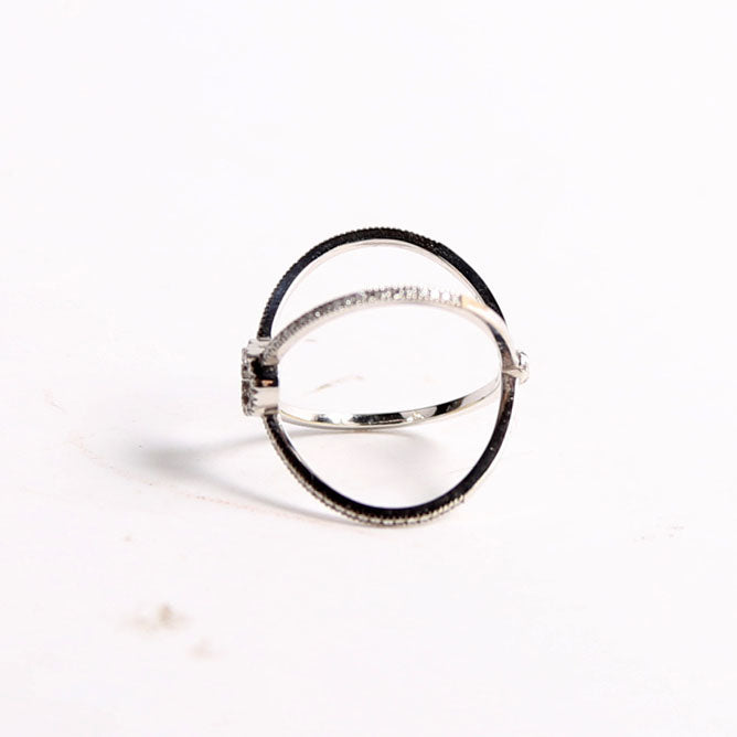 Running G Cross 18K White Gold/Diamond Size 6.5