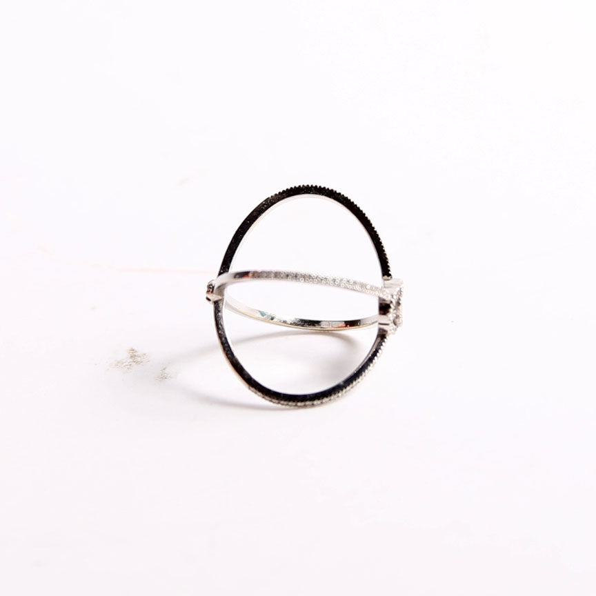 Running G Cross 18K White Gold/Diamond Size 6.5