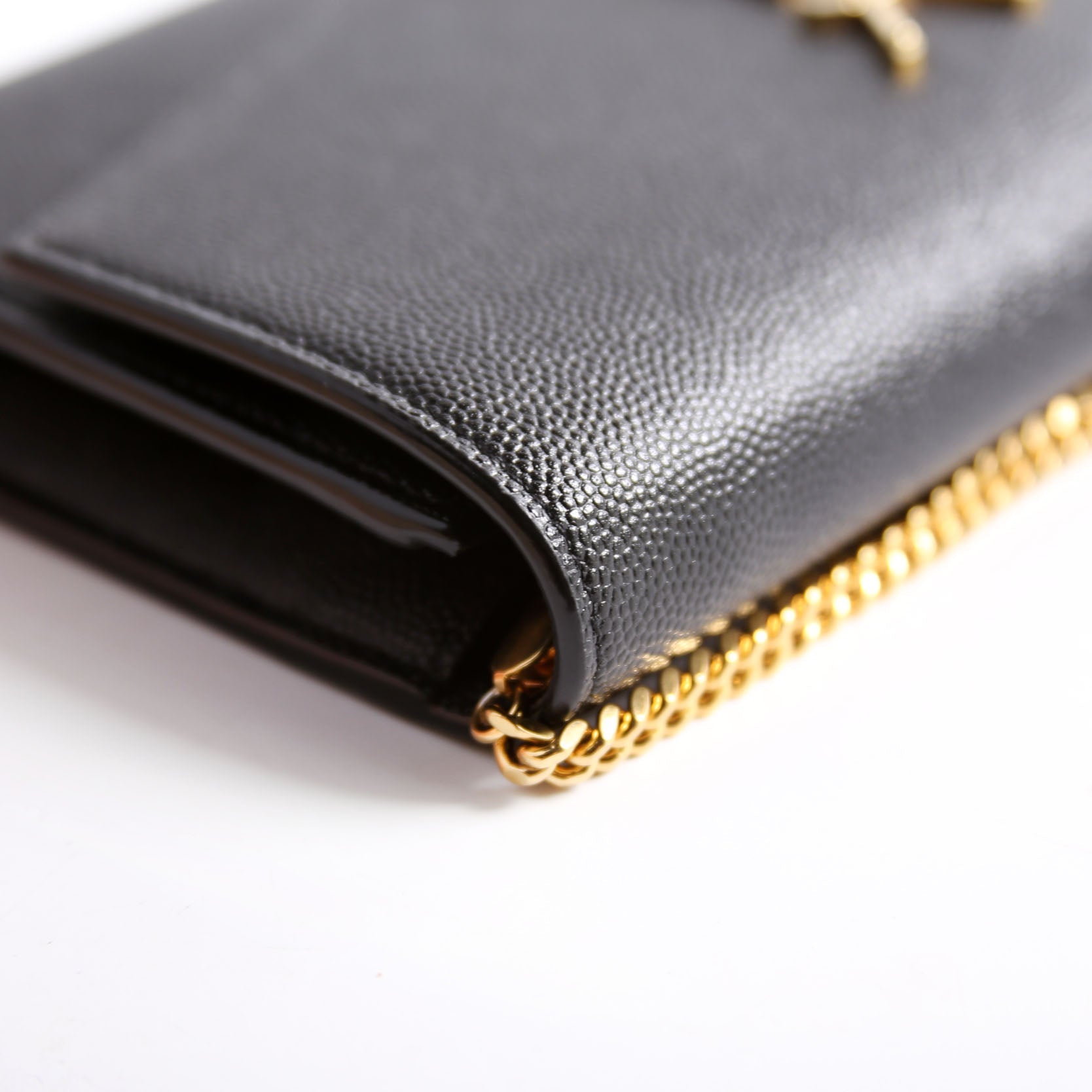 Uptown Chain Wallet Grain 607788 Black