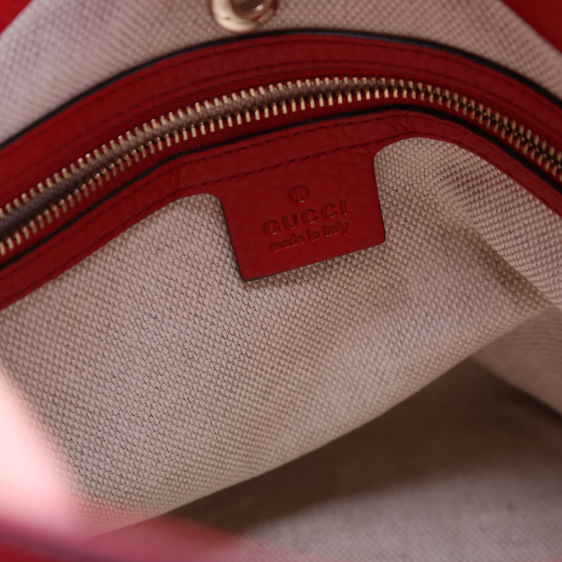 308982 Soho Leather Shoulder Medium Red