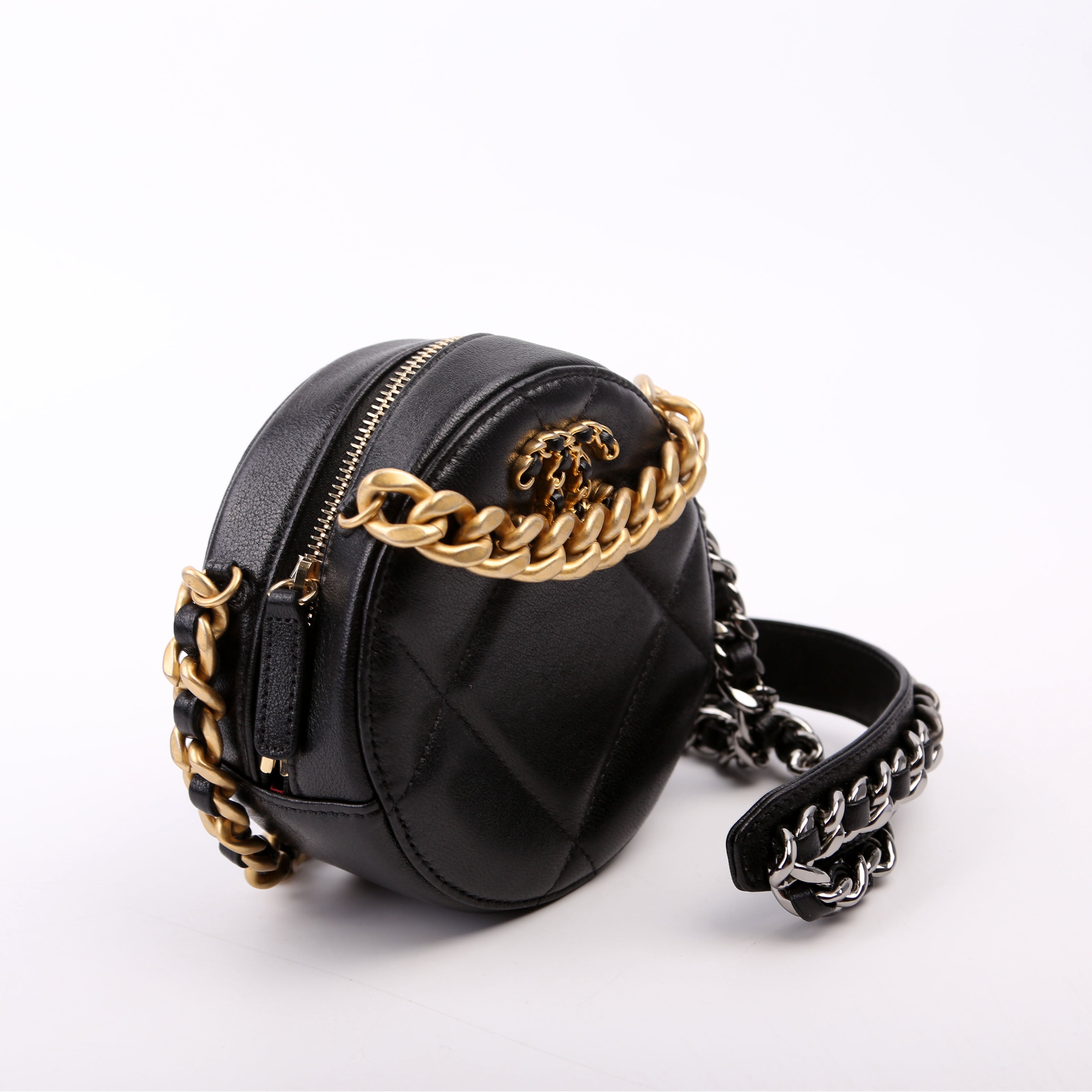 Chanel 19 Round Clutch Goarskin 29M Black