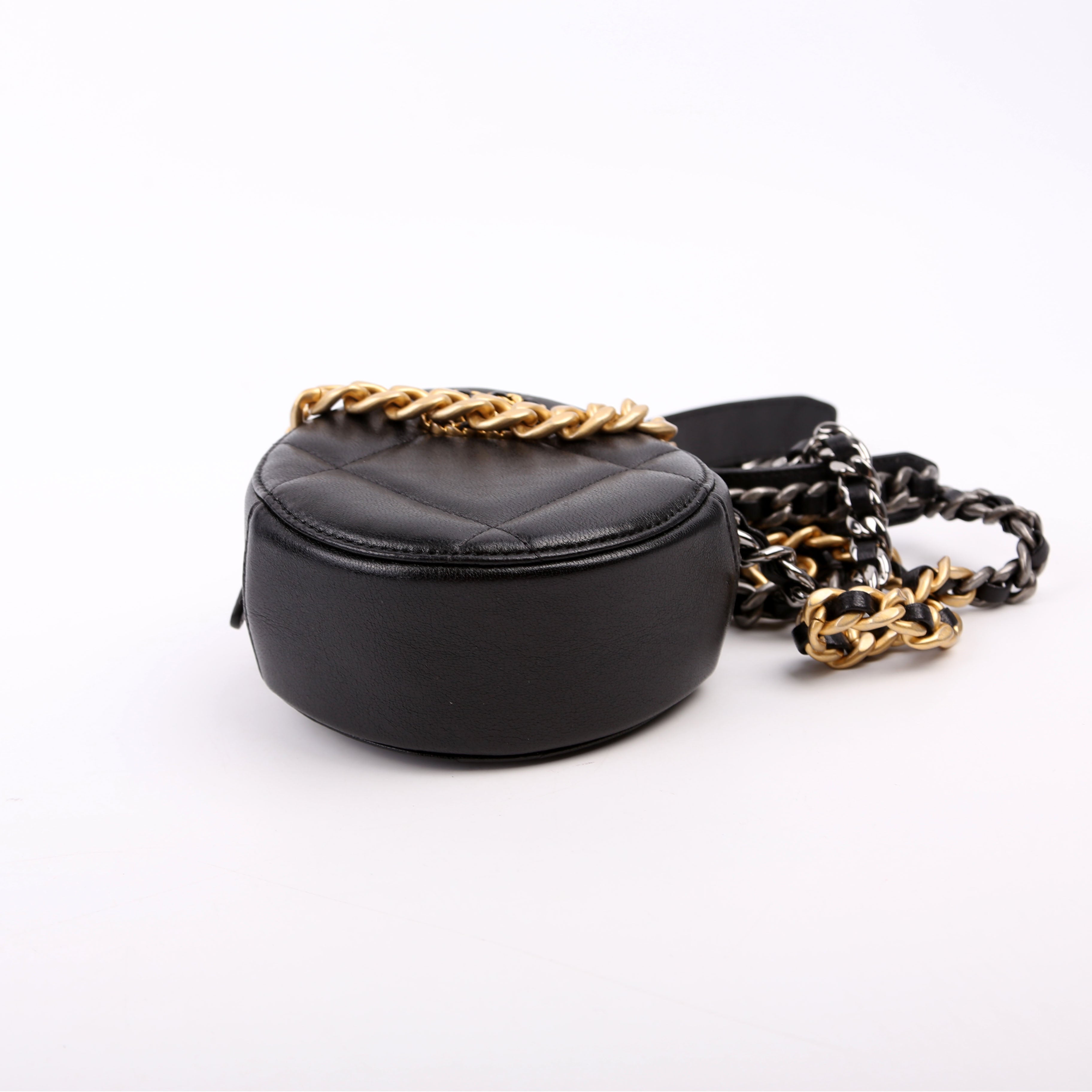 Chanel 19 Round Clutch Goarskin 29M Black