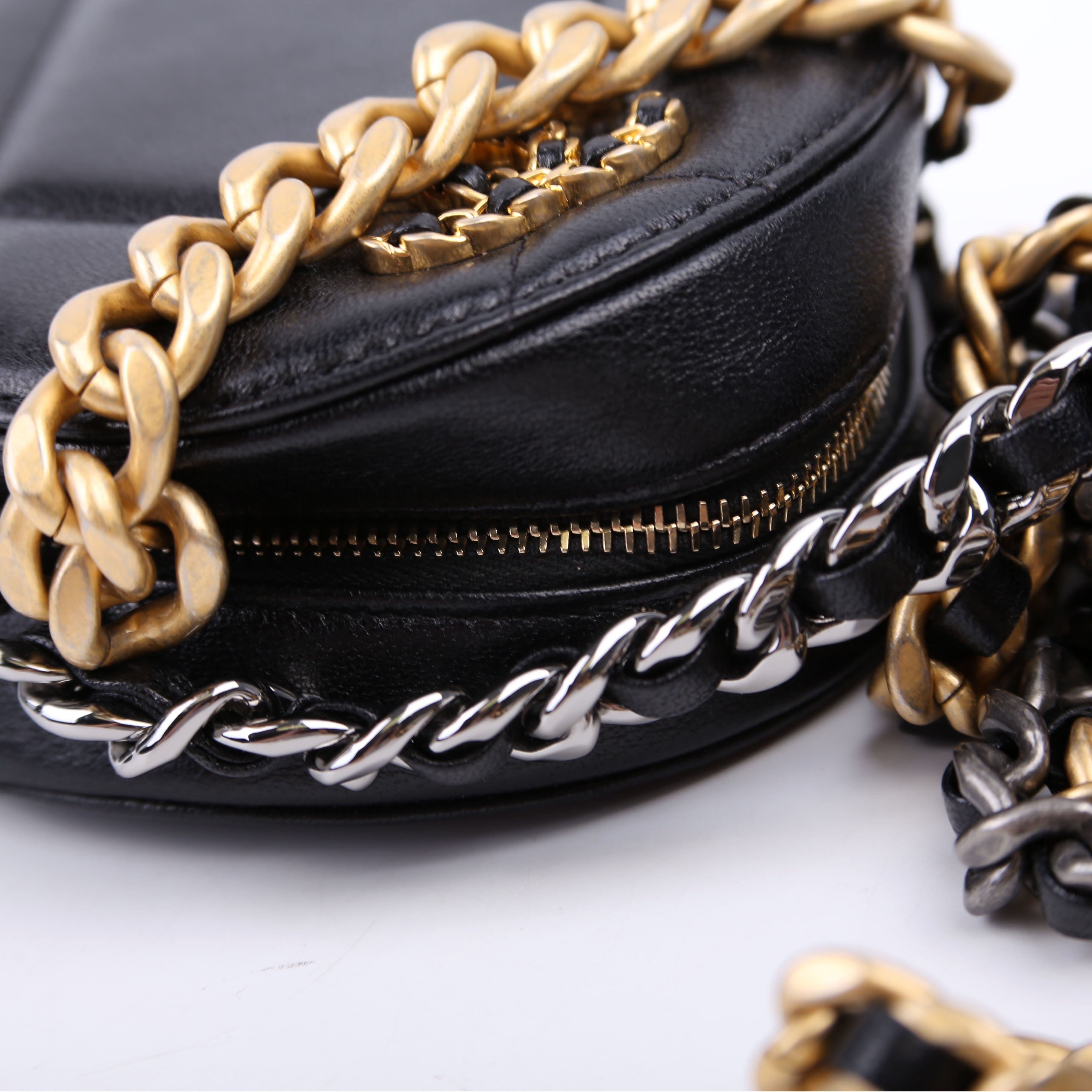 Chanel 19 Round Clutch Goarskin 29M Black
