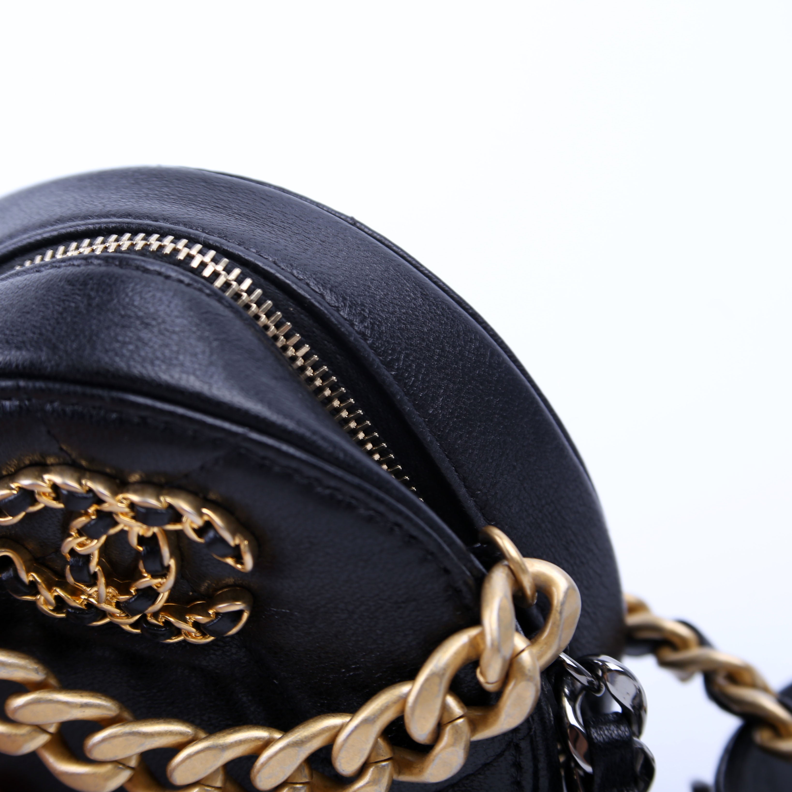 Chanel 19 Round Clutch Goarskin 29M Black