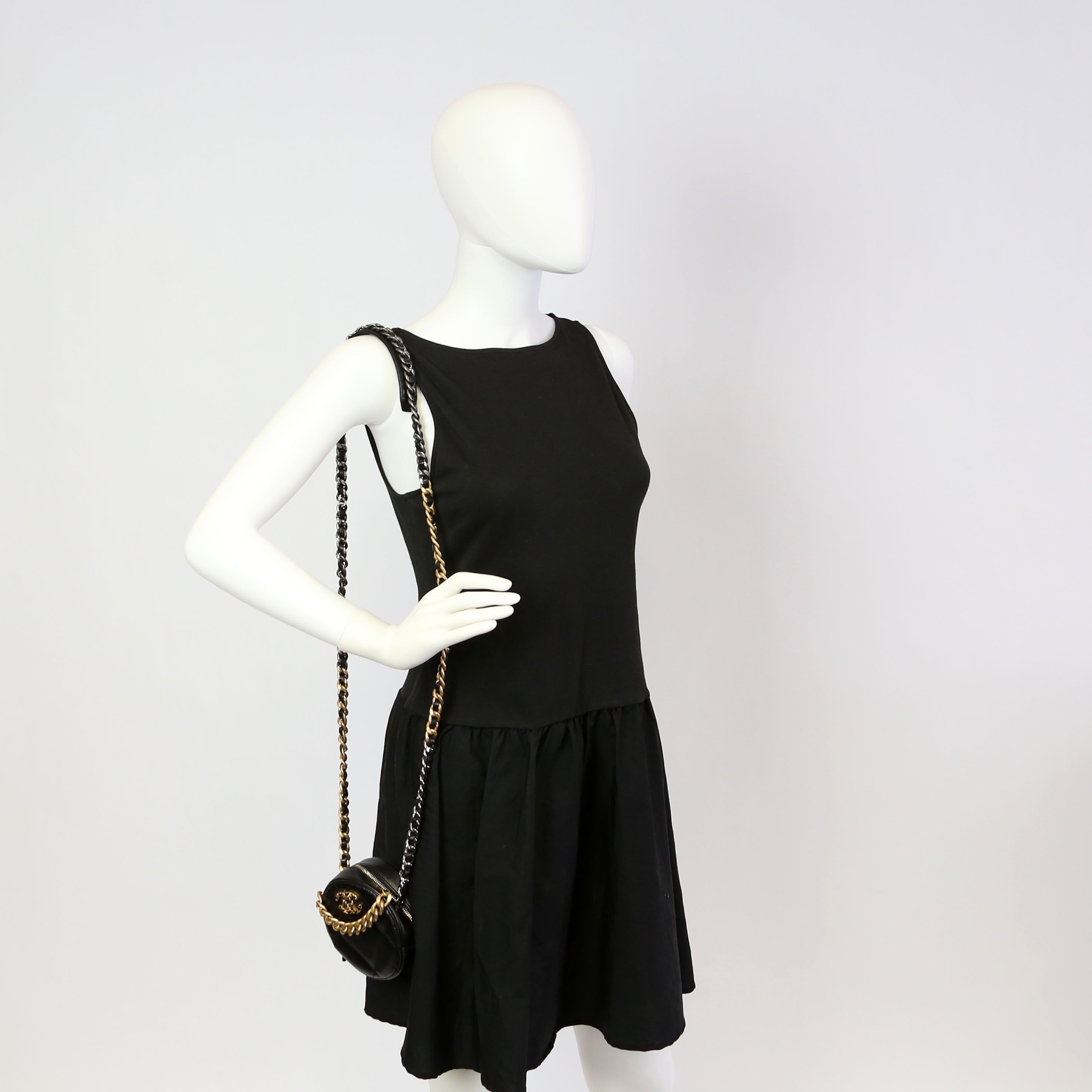Chanel 19 Round Clutch Goarskin 29M Black