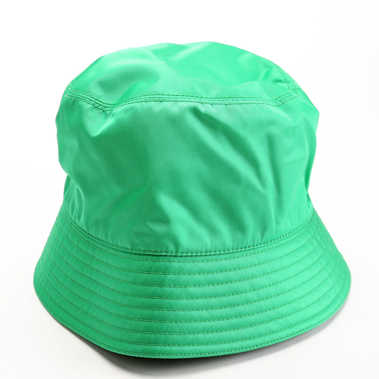1HC137 Re-Nylon Triangle Logo Bucket Size Medium Green