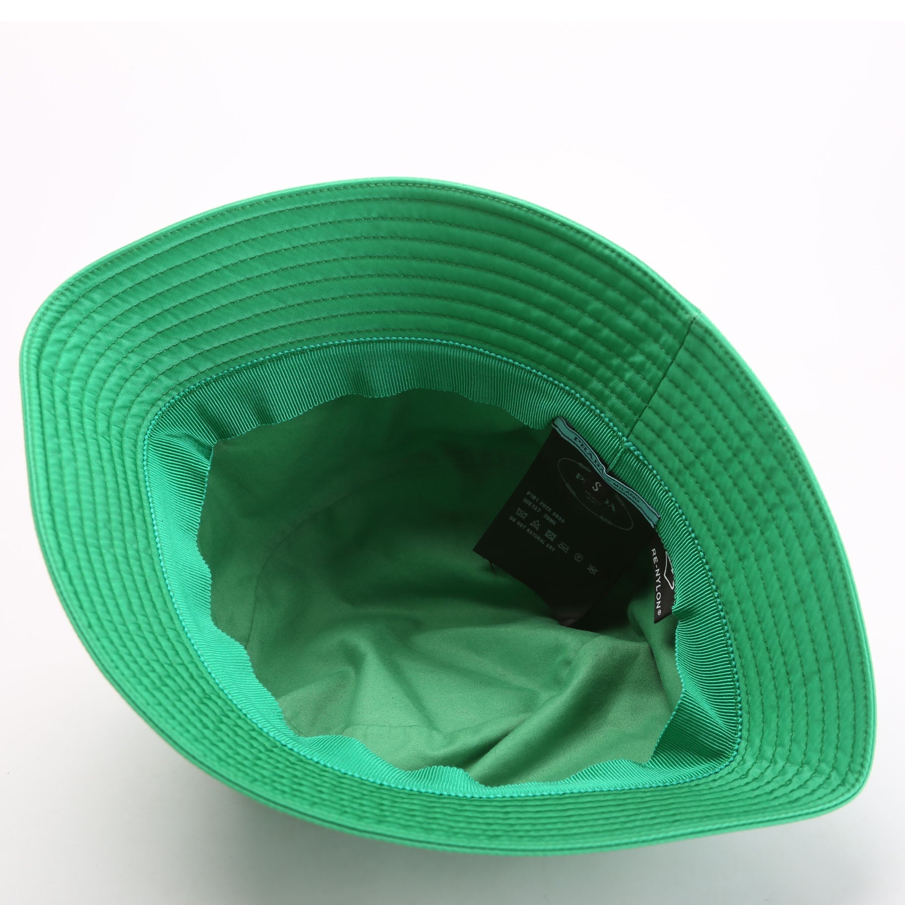 1HC137 Re-Nylon Triangle Logo Bucket Size Medium Green