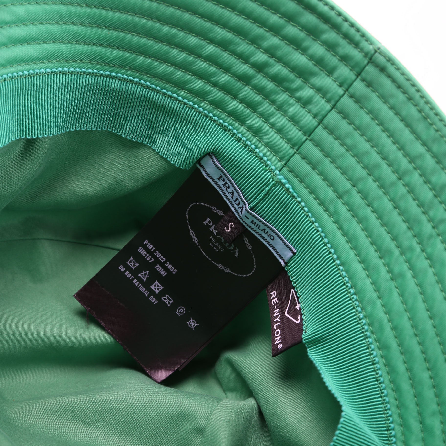 1HC137 Re-Nylon Triangle Logo Bucket Size Medium Green