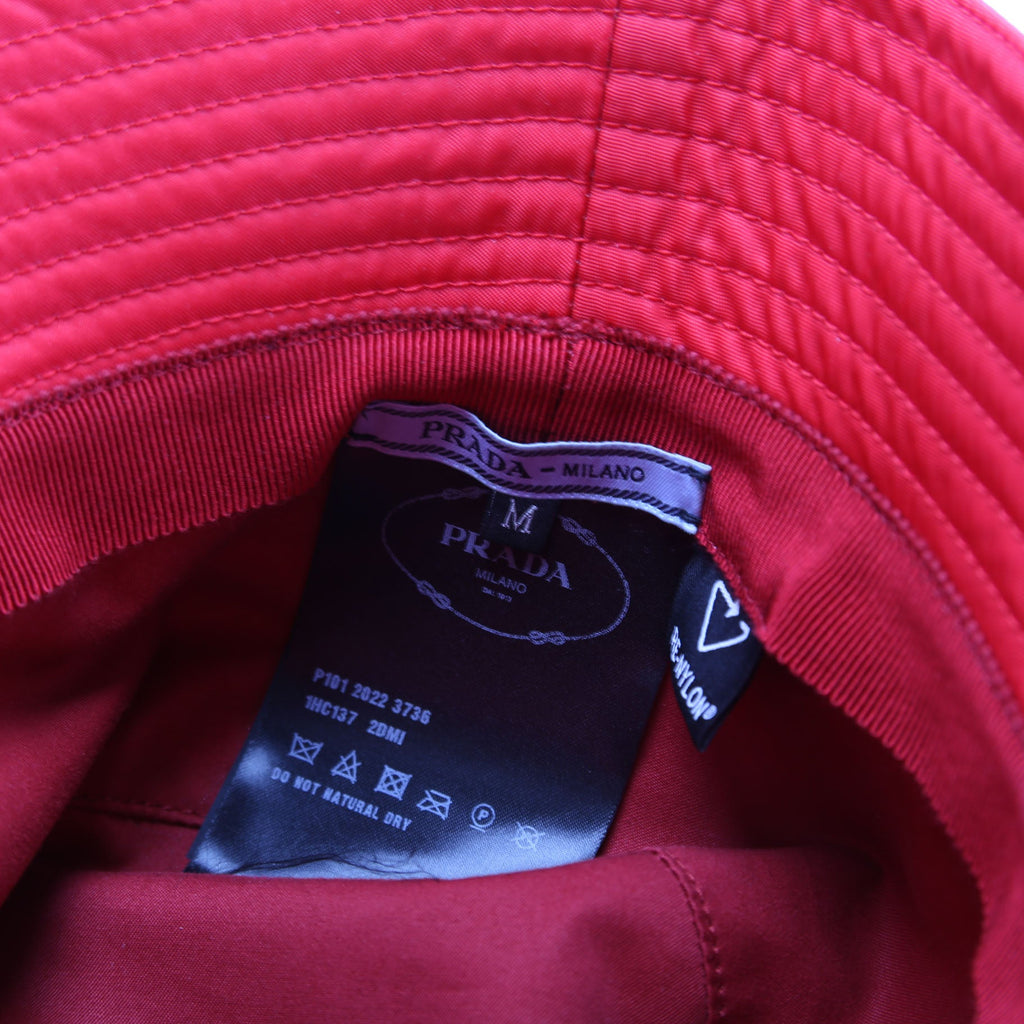 1HC137 Re-Nylon Triangle Logo Bucket Size Medium Red