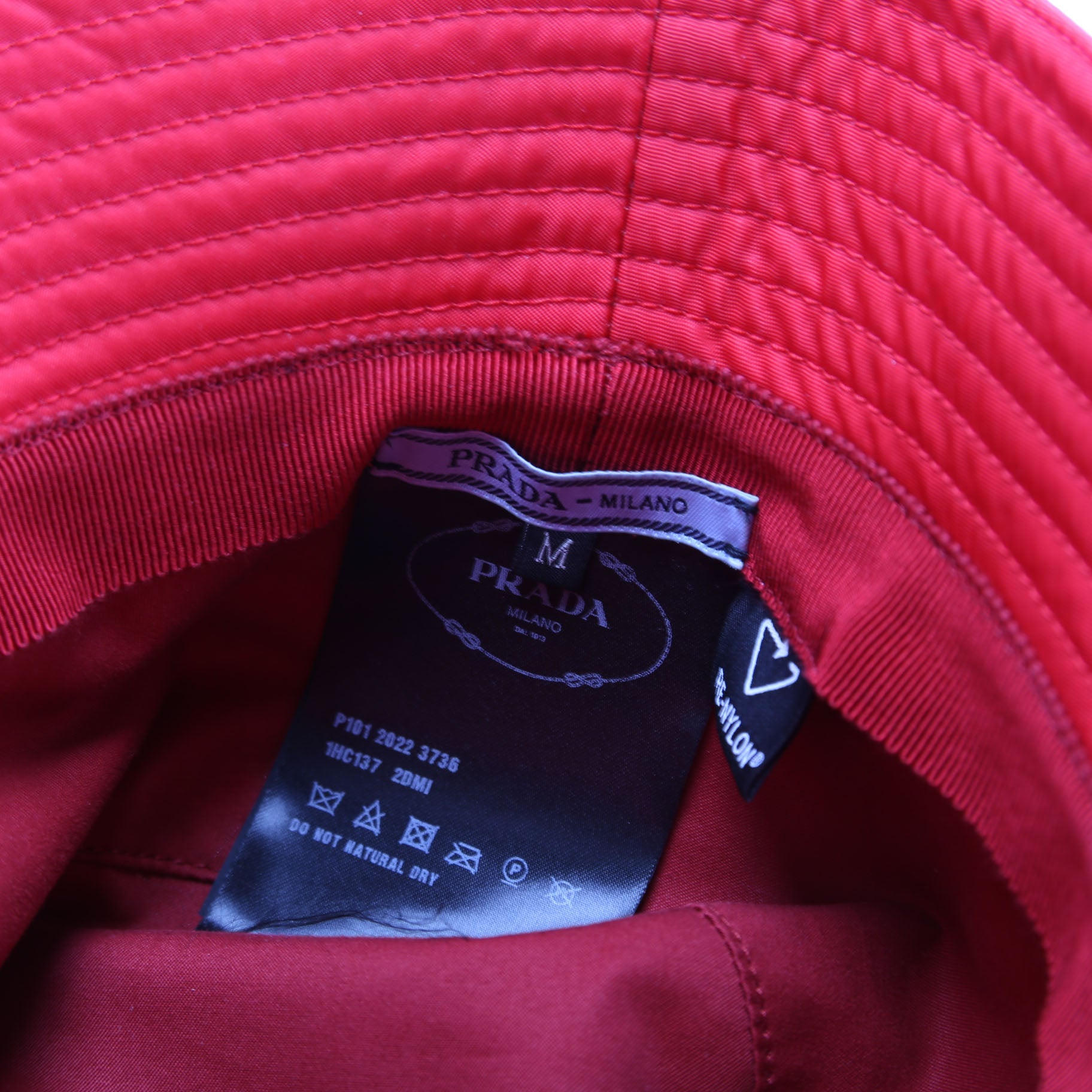 1HC137 Re-Nylon Triangle Logo Bucket Size Medium Red