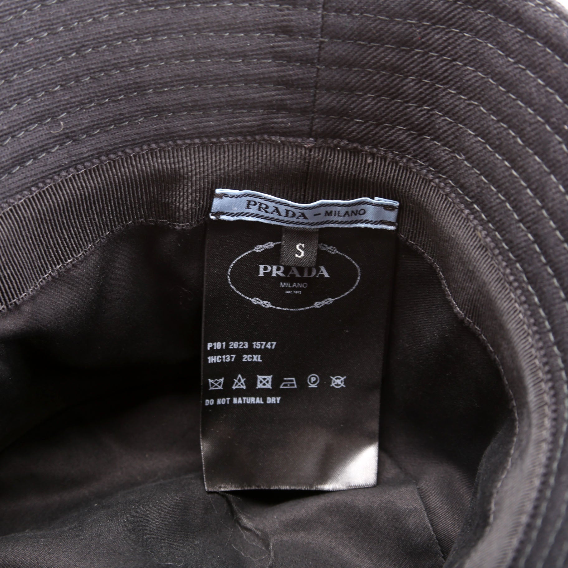 1HC137 Canvas Large Logo Bucket Size Small Black