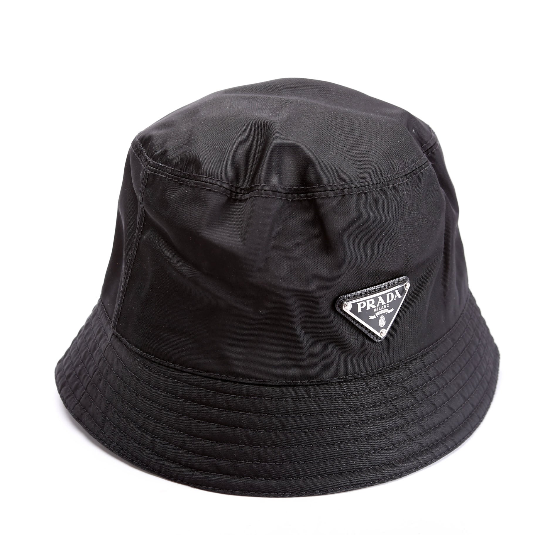 1HC137 Re-Nylon Triangle Logo Bucket Size Medium Black