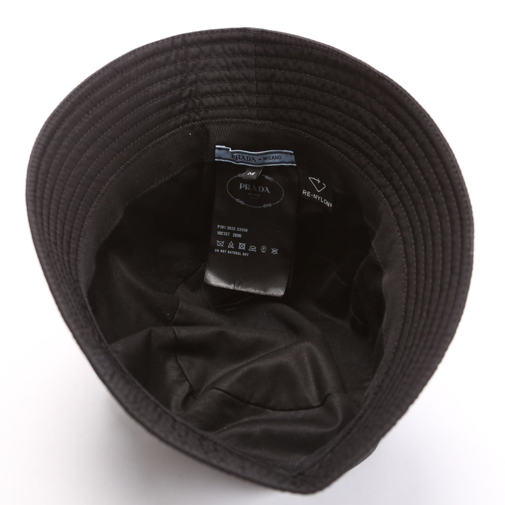 1HC137 Re-Nylon Triangle Logo Bucket Size Medium Black