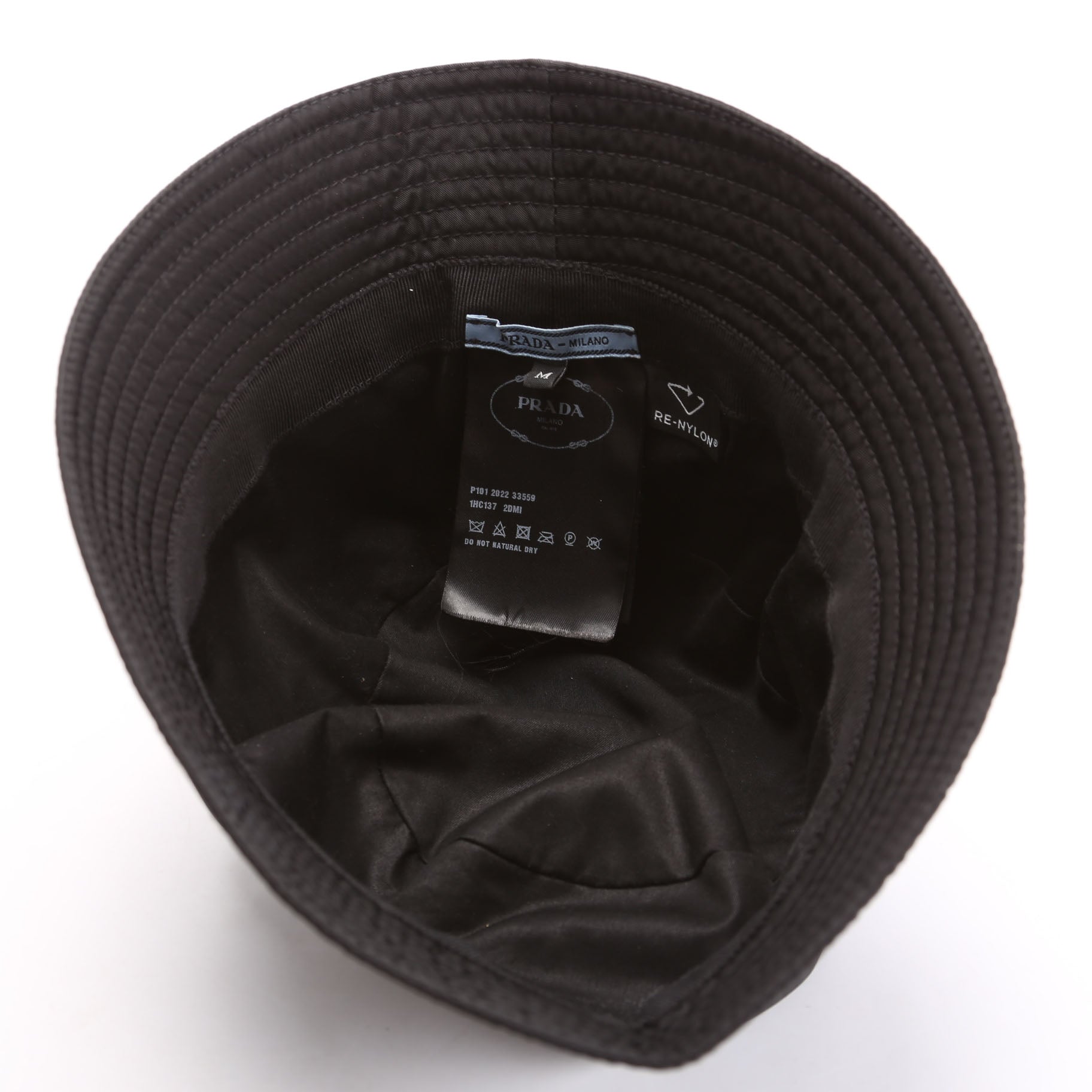 1HC137 Re-Nylon Triangle Logo Bucket Size Medium Black