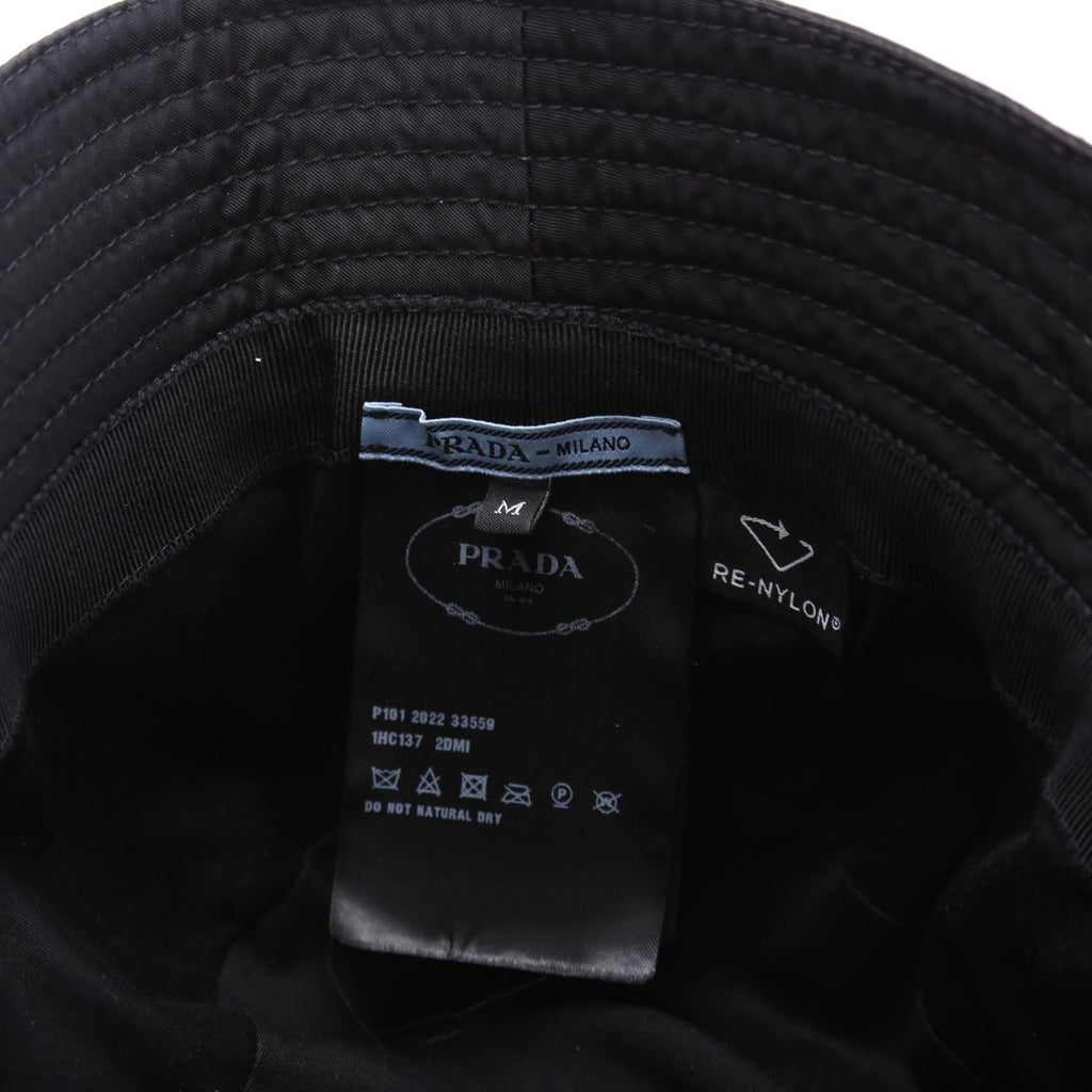 1HC137 Re-Nylon Triangle Logo Bucket Size Medium Black