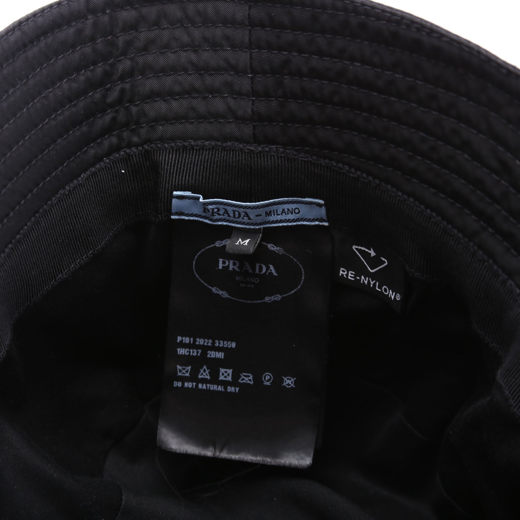 1HC137 Re-Nylon Triangle Logo Bucket Size Medium Black