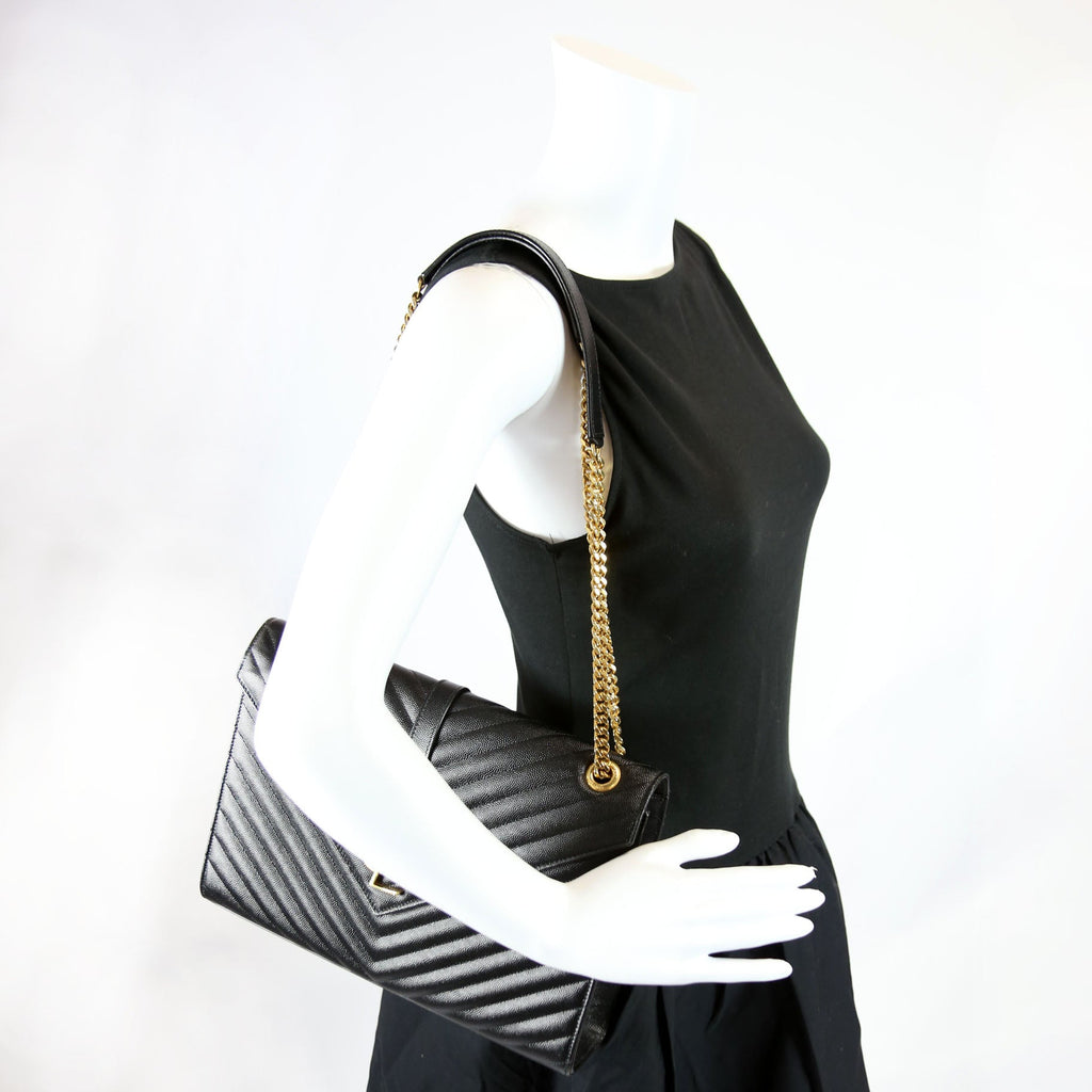 396910 Envelope Chevron Large Black