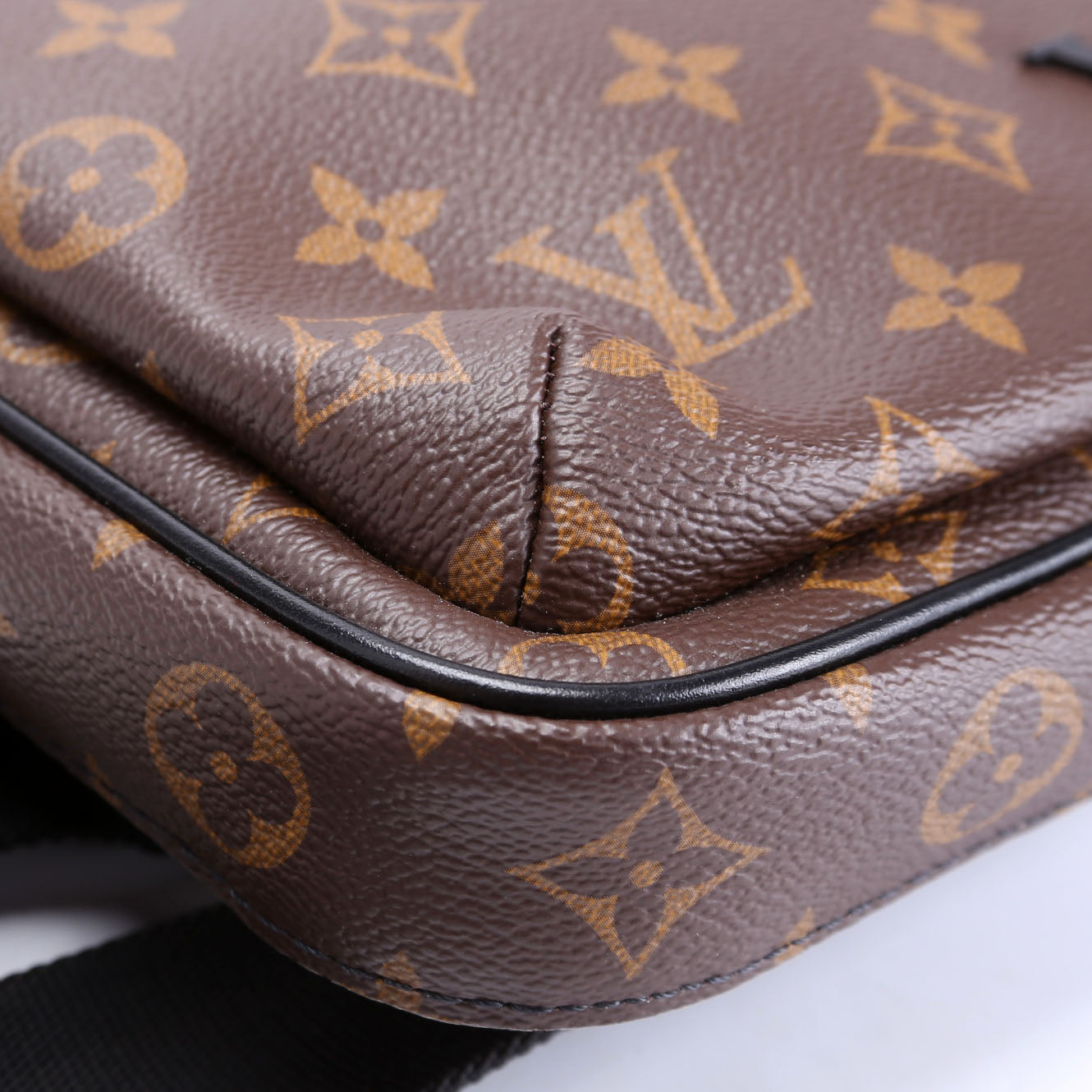 Avenue Sling Bag NM Monogram Black/Brown
