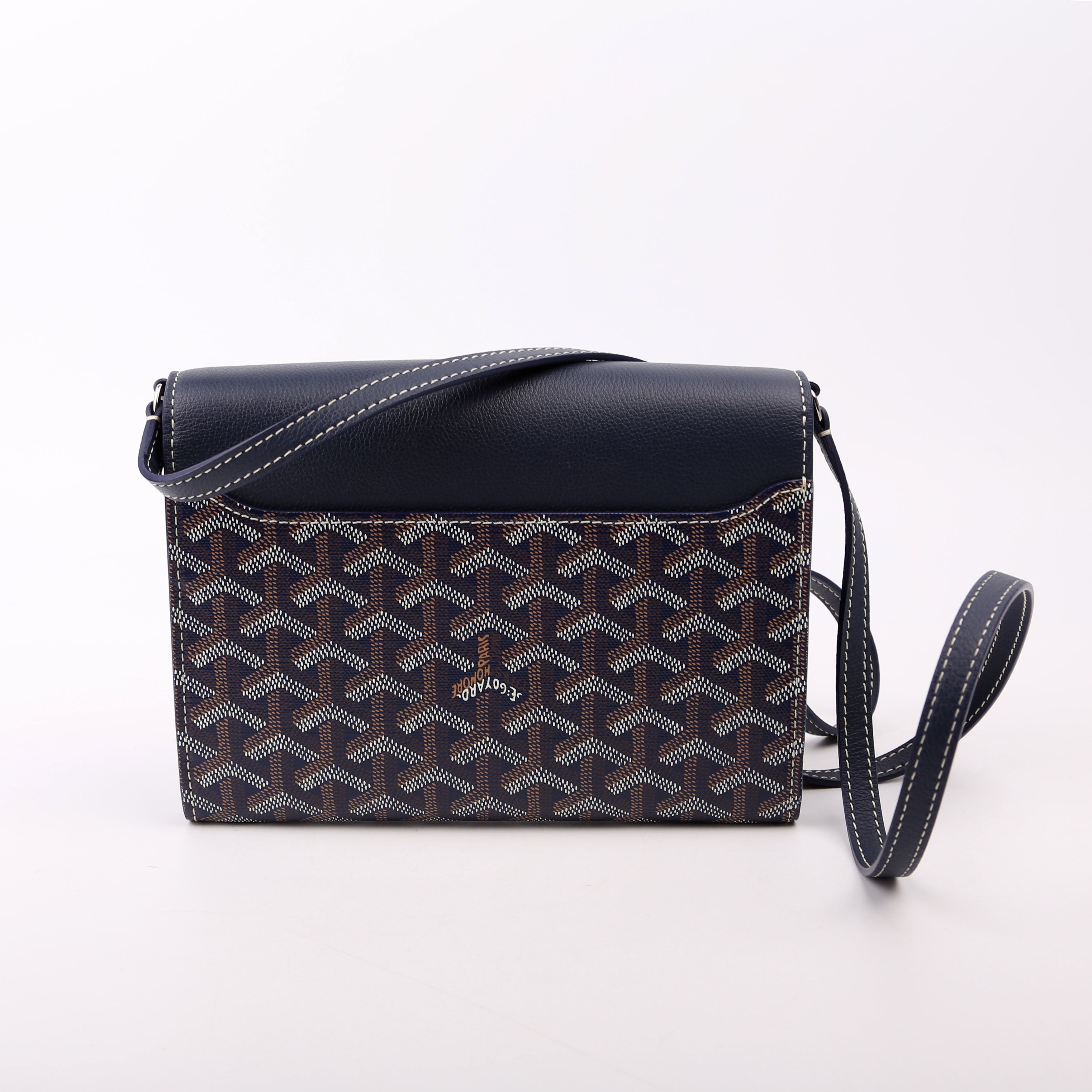 Chypre Pouch Wallet With Strap Navy