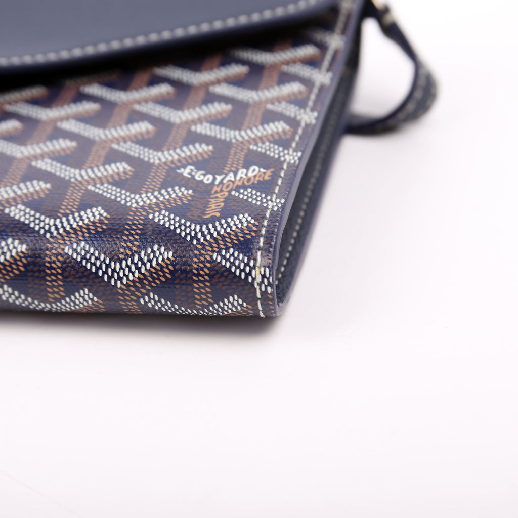 Chypre Pouch Wallet With Strap Navy