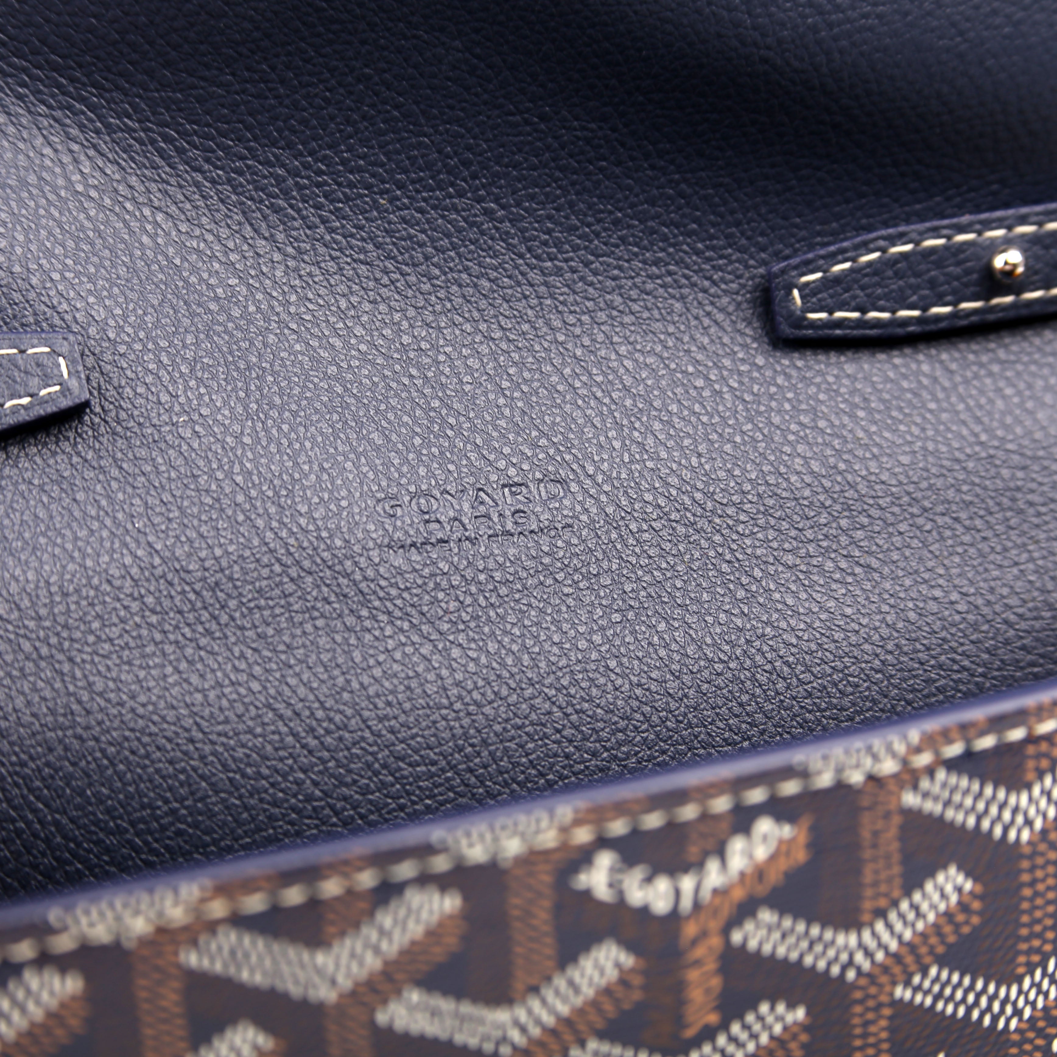 Chypre Pouch Wallet With Strap Navy