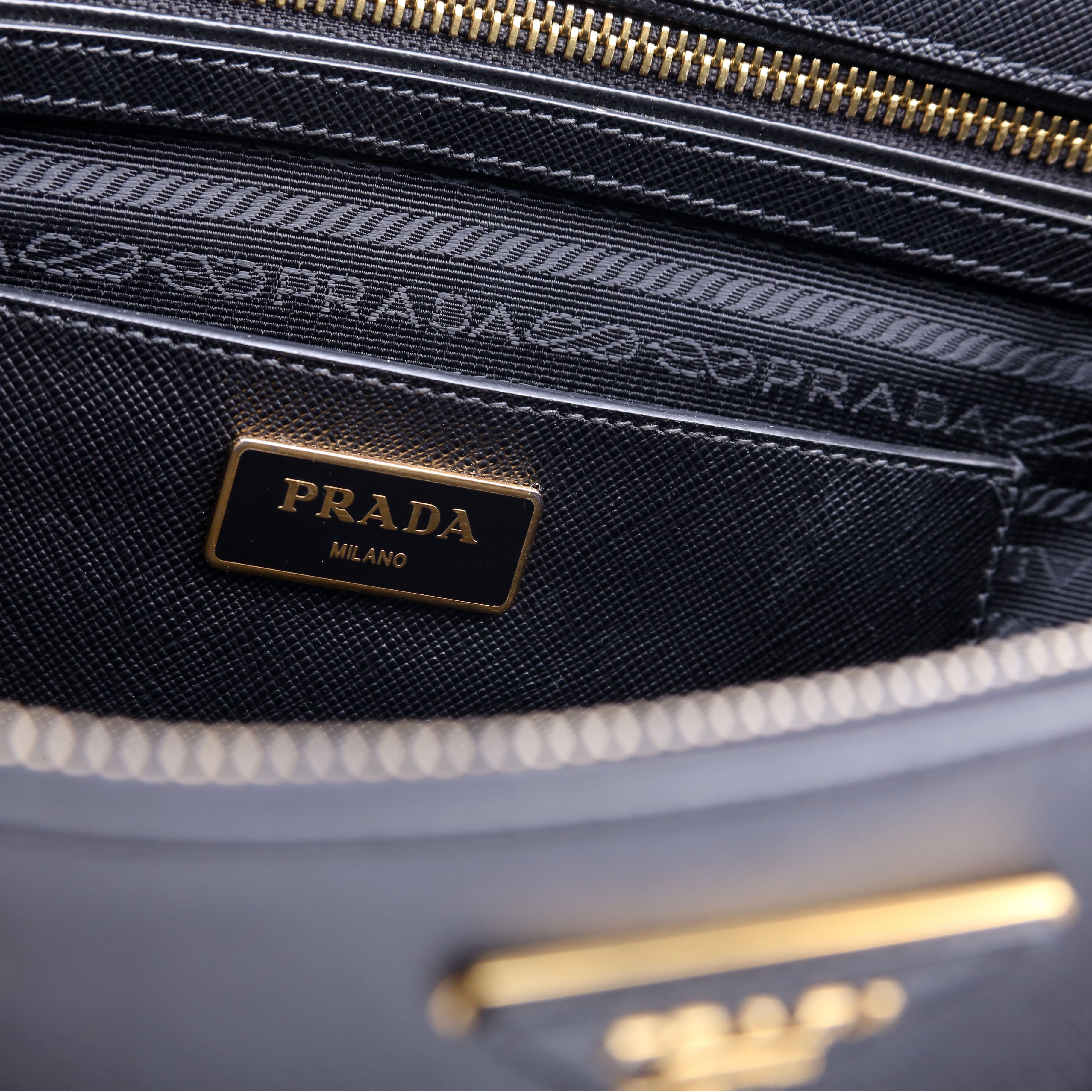 Saffiano Galleria Medium Black