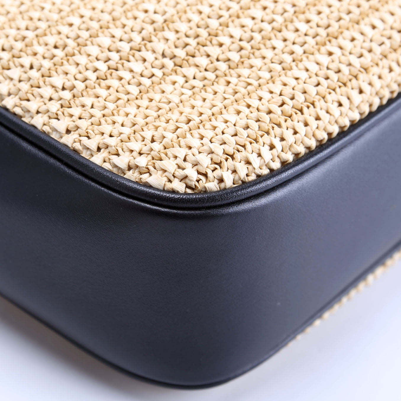 612542 Lou Camera Medium Raffia Tan