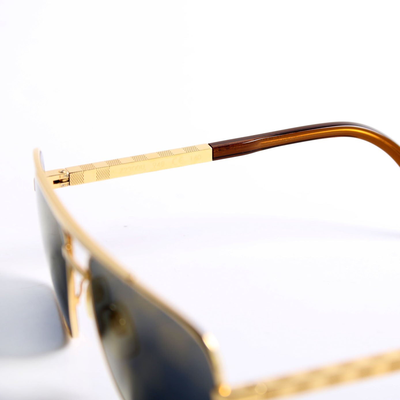 Z2300U Attitude Damier Lens