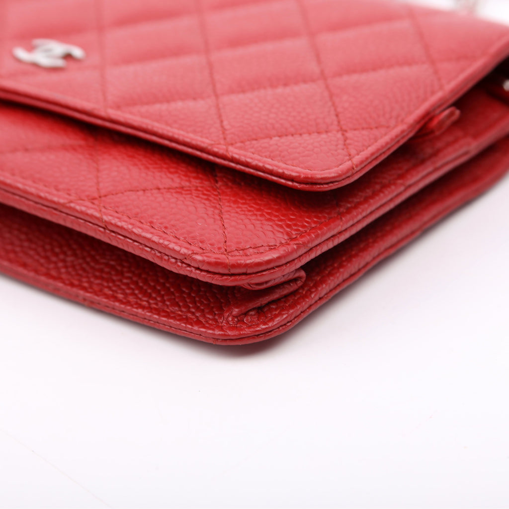 WOC Classic Quilted Caviar 22M Red