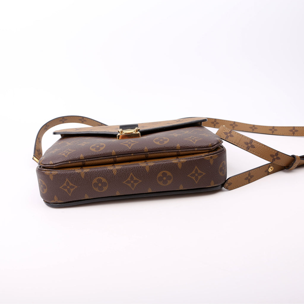 Pochette Metis Reverse Monogram Black