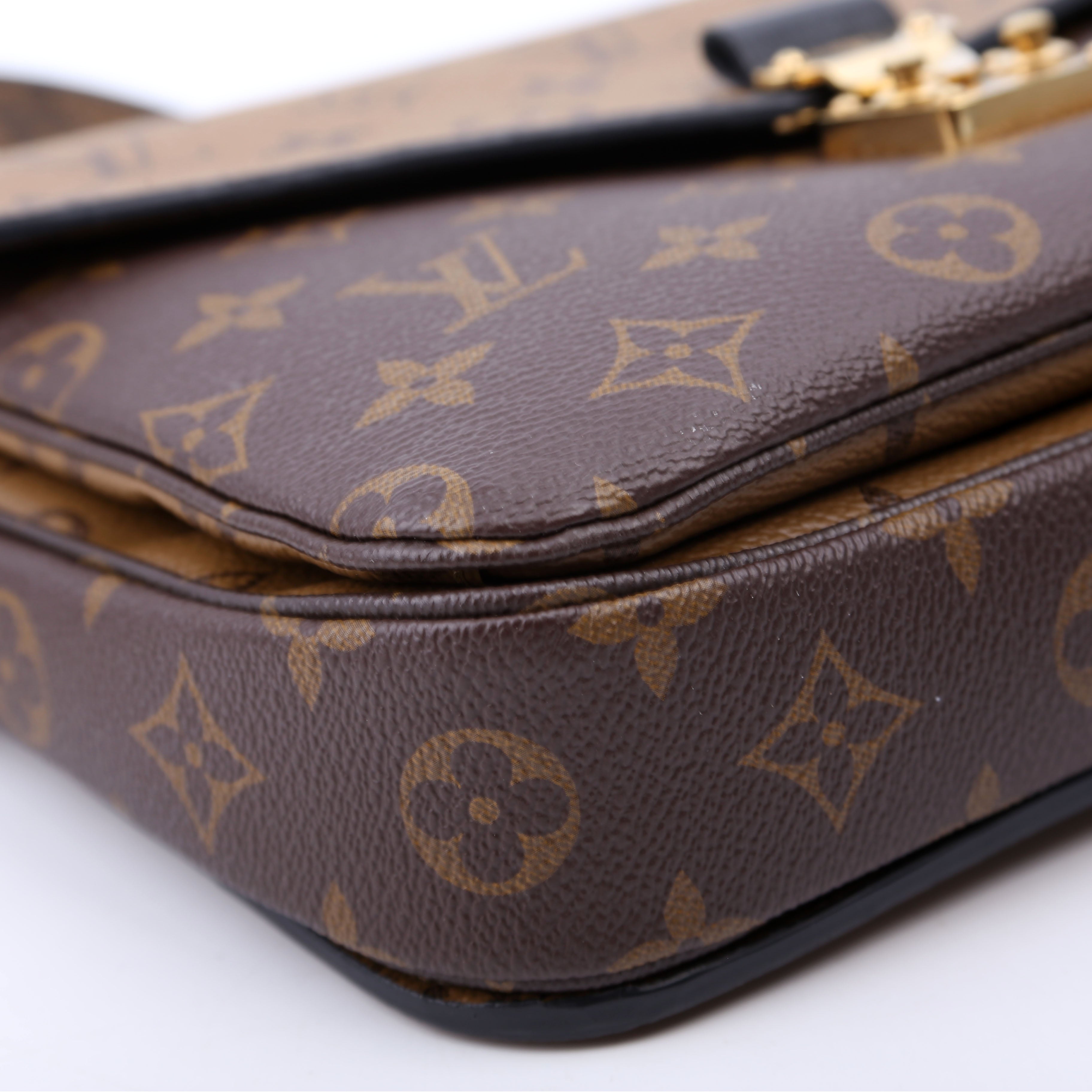 Pochette Metis Reverse Monogram Black