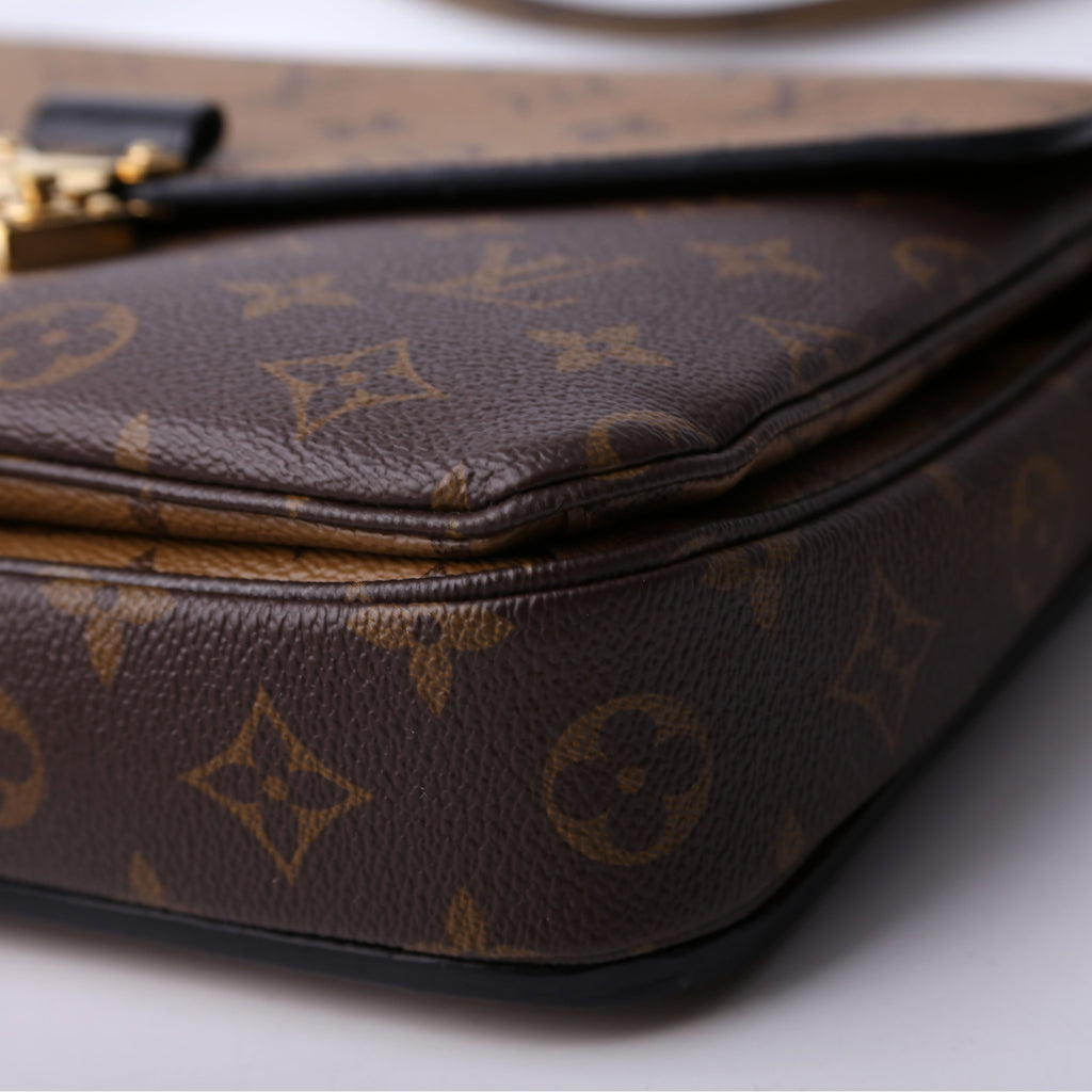 Pochette Metis Reverse Monogram Black