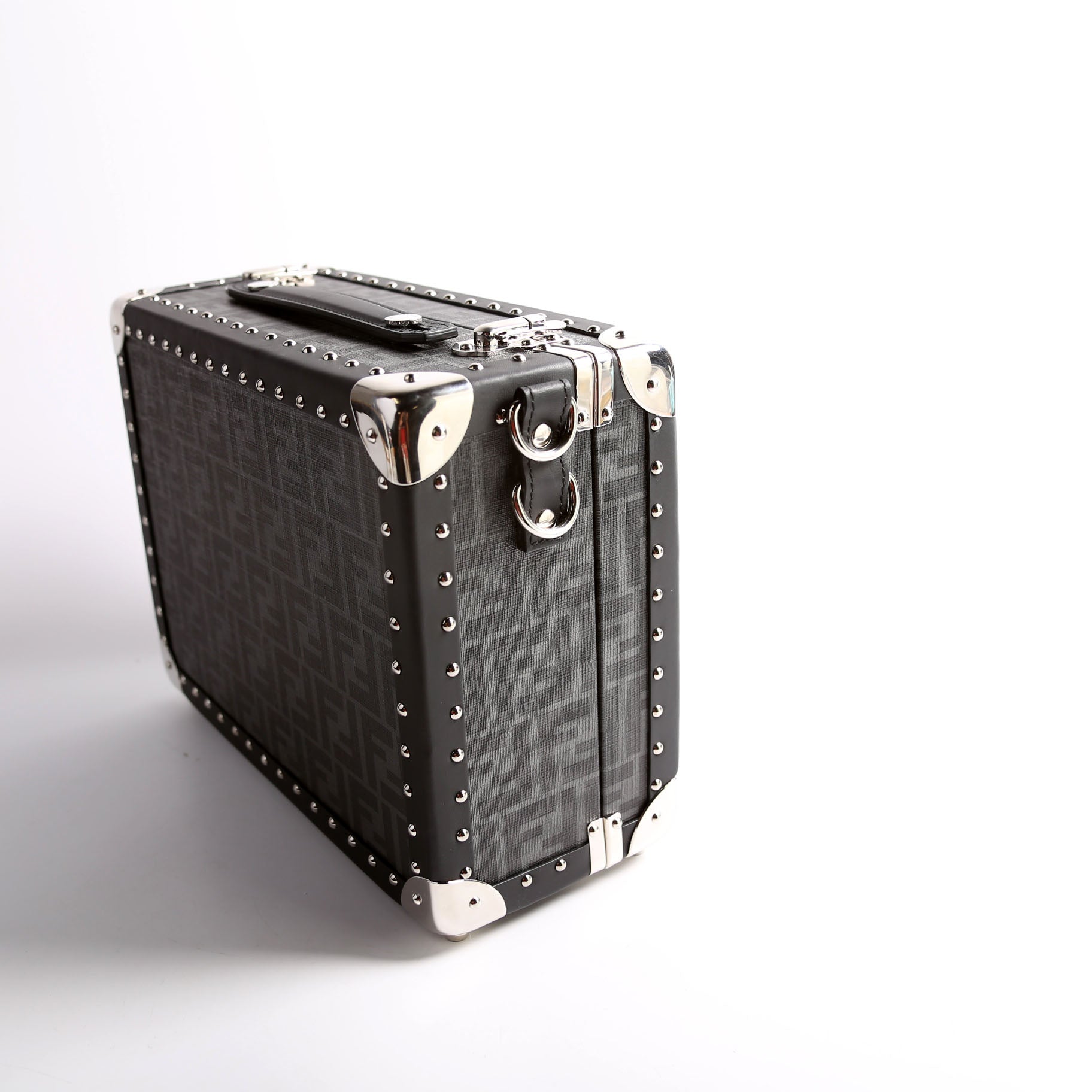 7VV136 FF Studded Rigid Trunk Small
