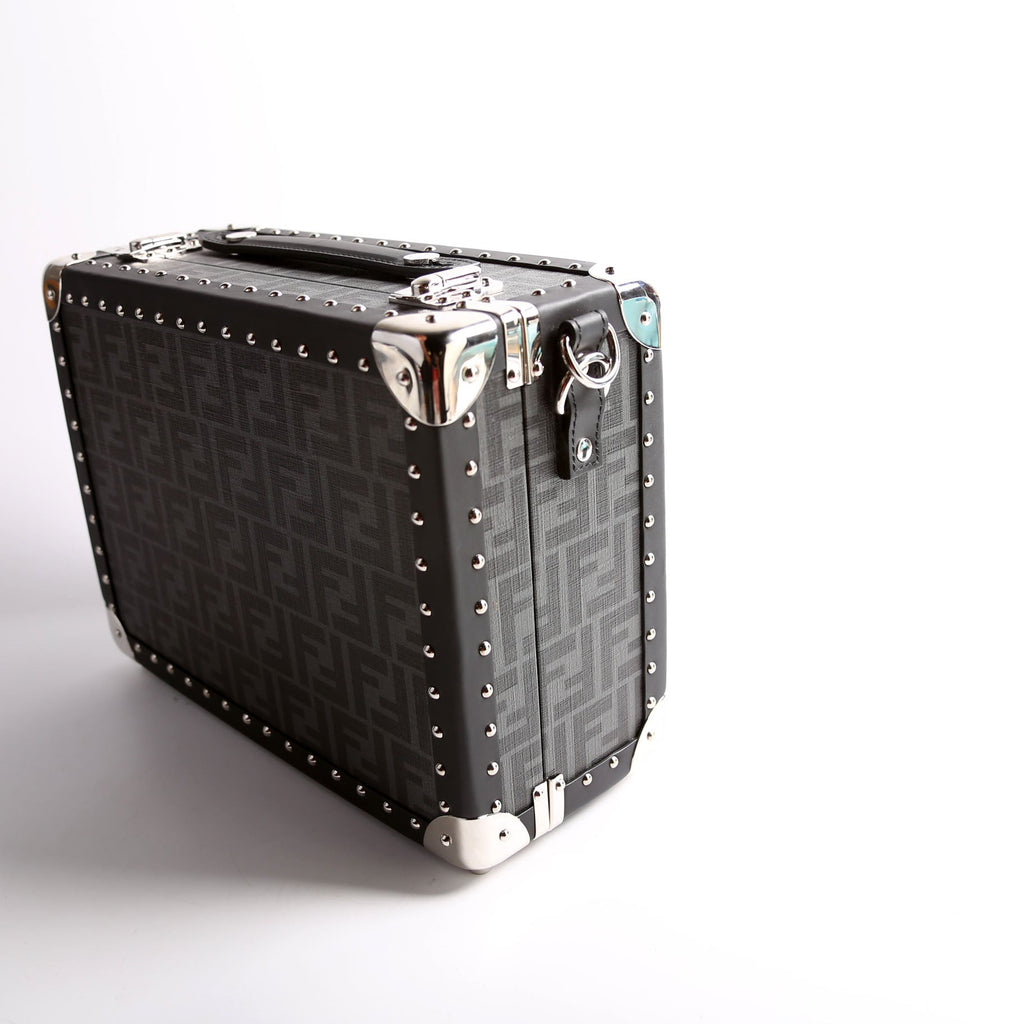 7VV136 FF Studded Rigid Trunk Small
