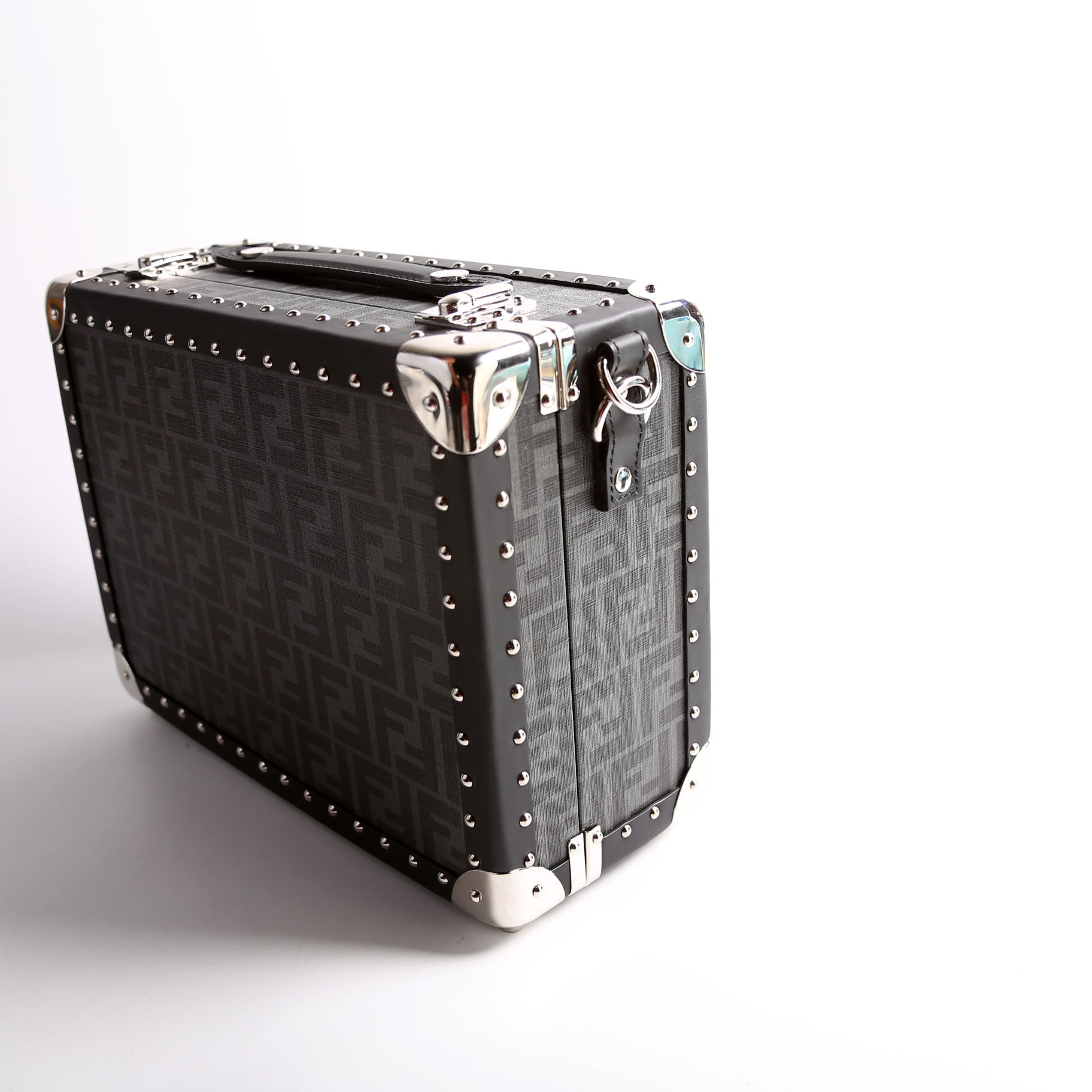 7VV136 FF Studded Rigid Trunk Small