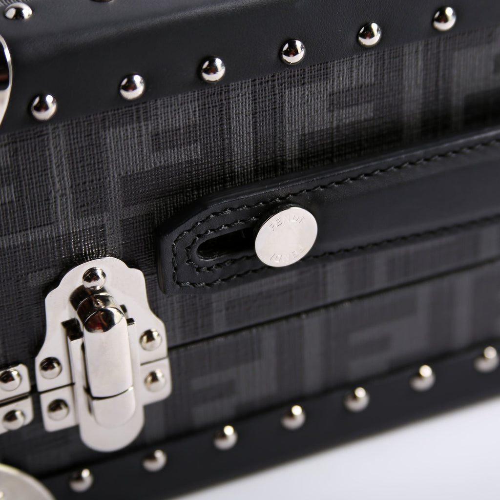 7VV136 FF Studded Rigid Trunk Small