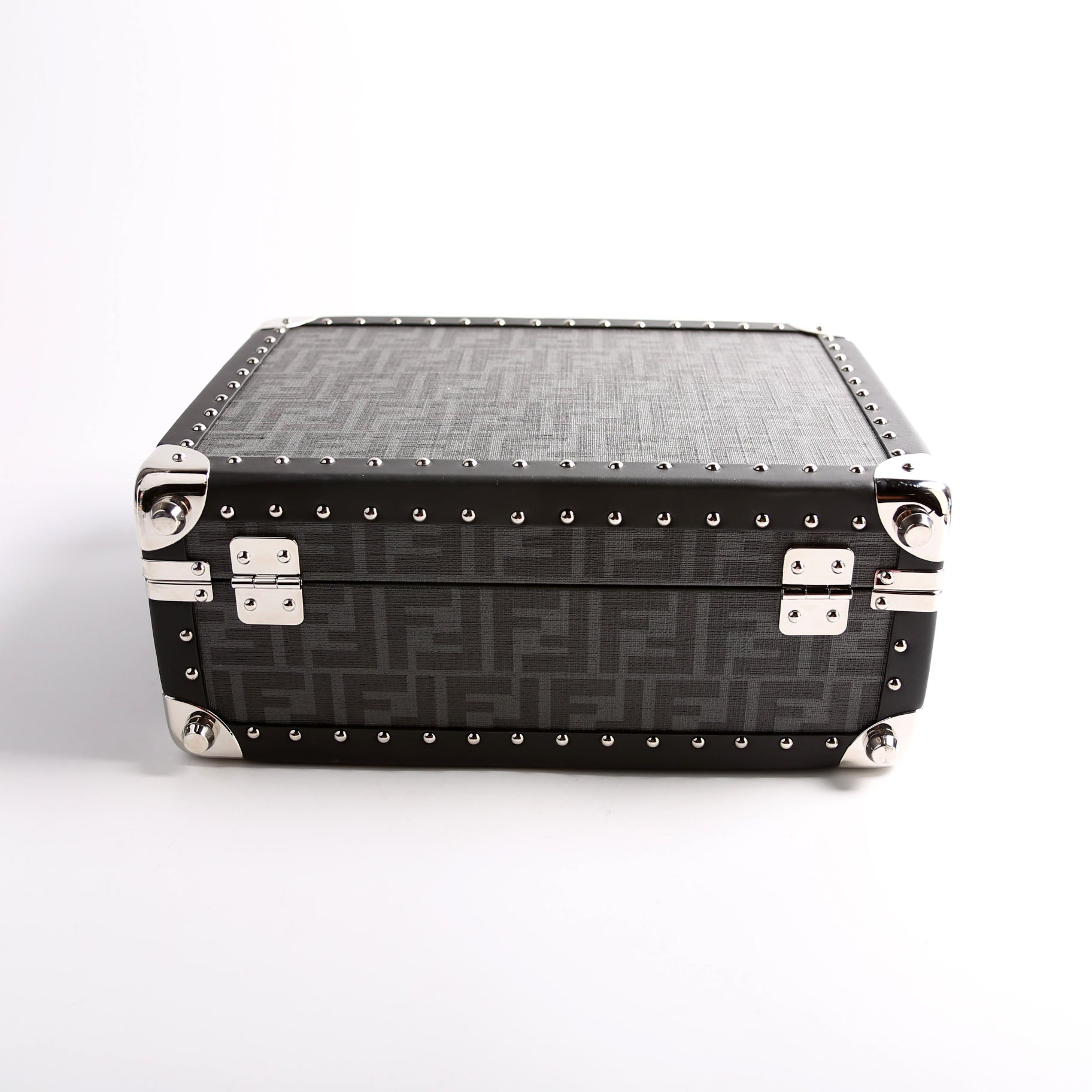 7VV136 FF Studded Rigid Trunk Small