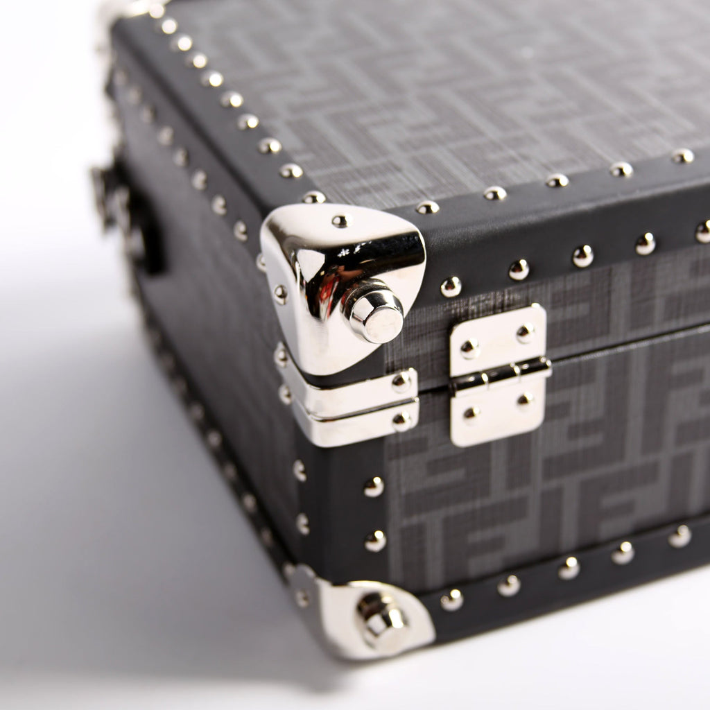 7VV136 FF Studded Rigid Trunk Small