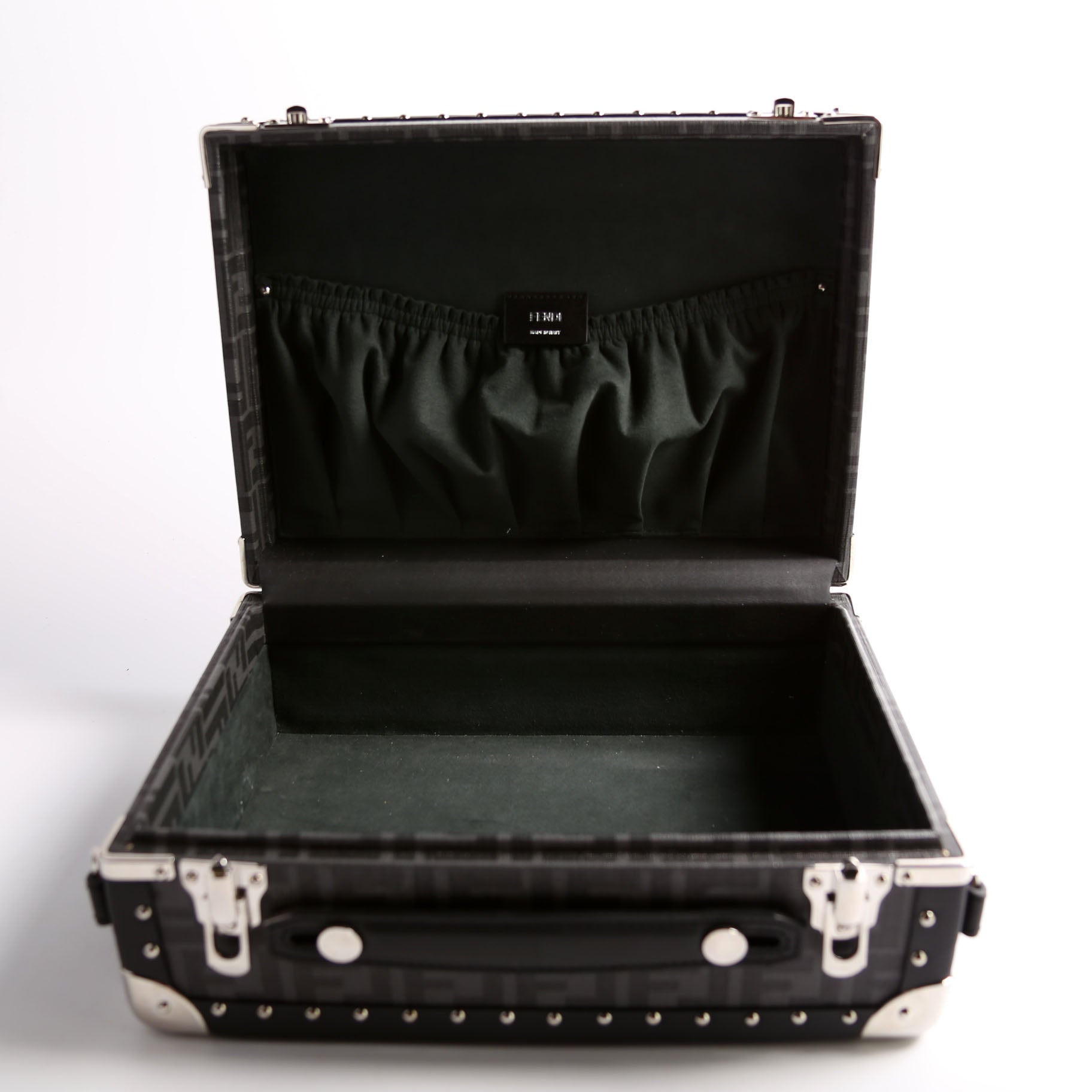 7VV136 FF Studded Rigid Trunk Small