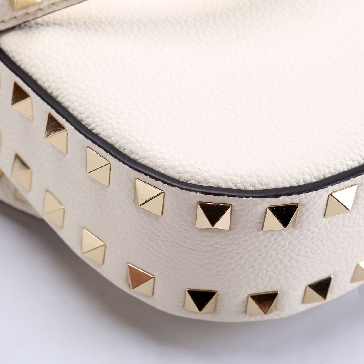 Rockstud Hobo Grained Calfskin Cream