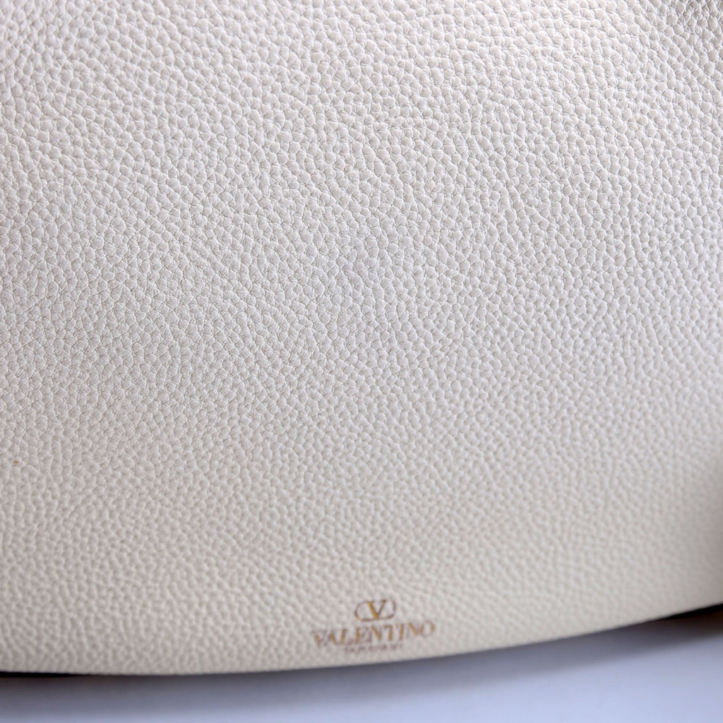 Rockstud Hobo Grained Calfskin Cream