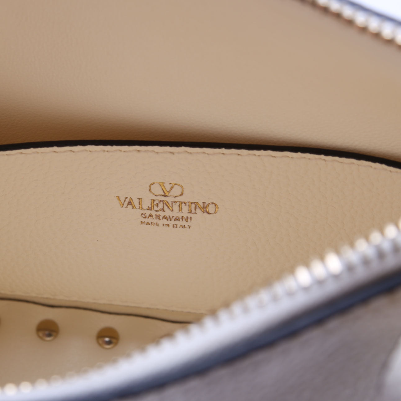 Rockstud Hobo Grained Calfskin Cream