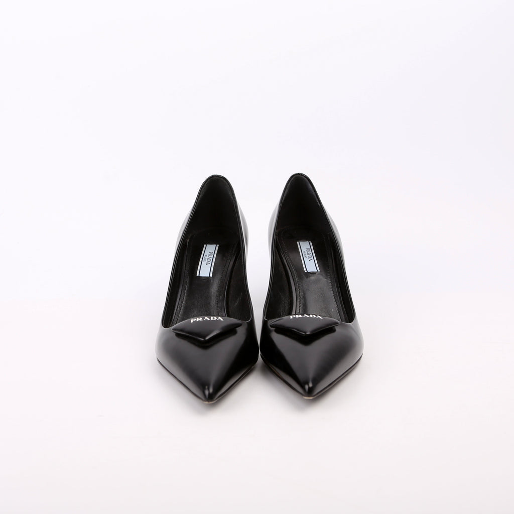 Logo Plaque Pointy Toe Pumps Size 37 Black