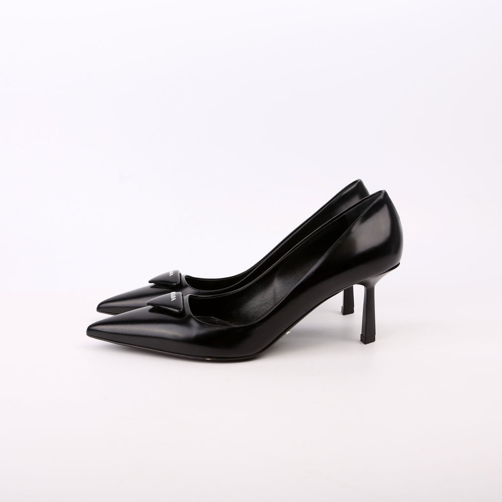 Logo Plaque Pointy Toe Pumps Size 37 Black