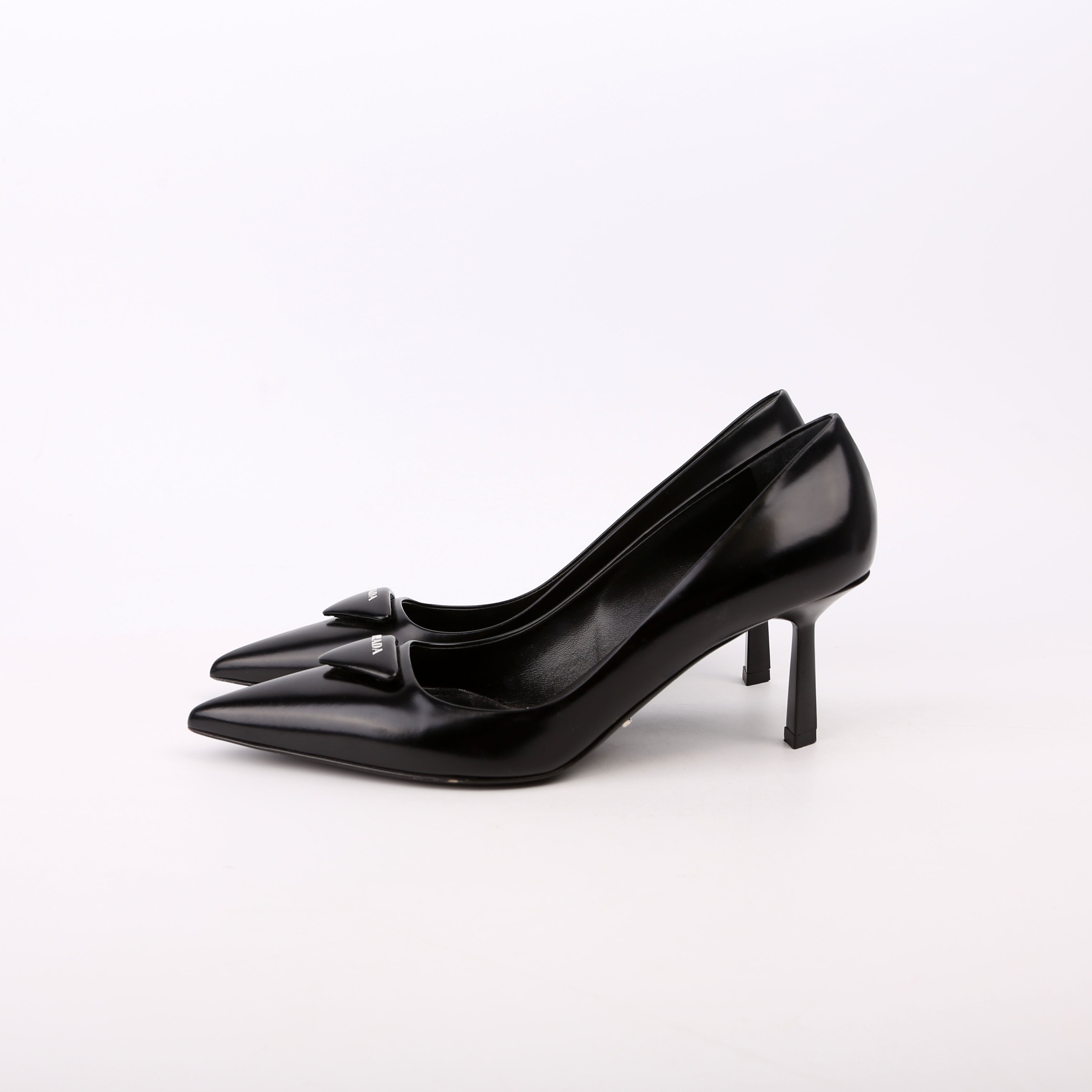 Logo Plaque Pointy Toe Pumps Size 37 Black