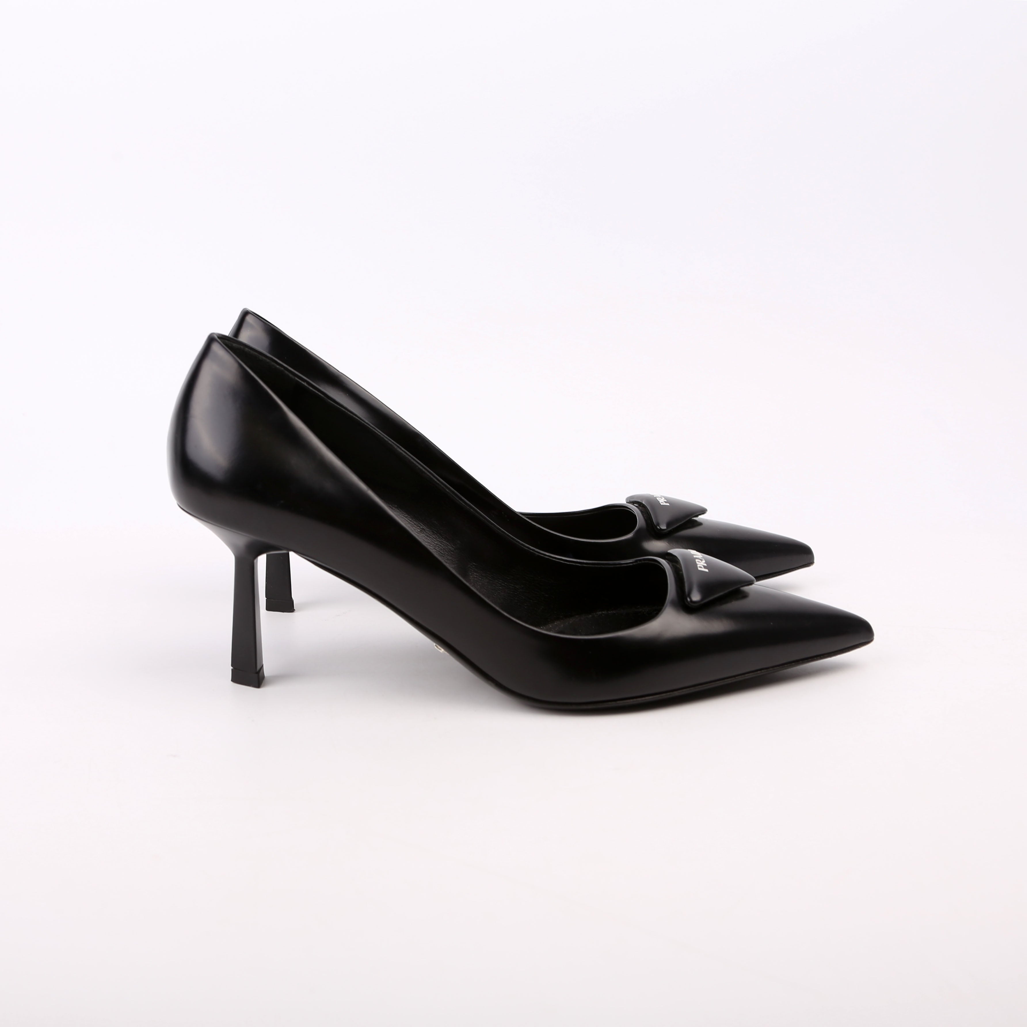 Logo Plaque Pointy Toe Pumps Size 37 Black