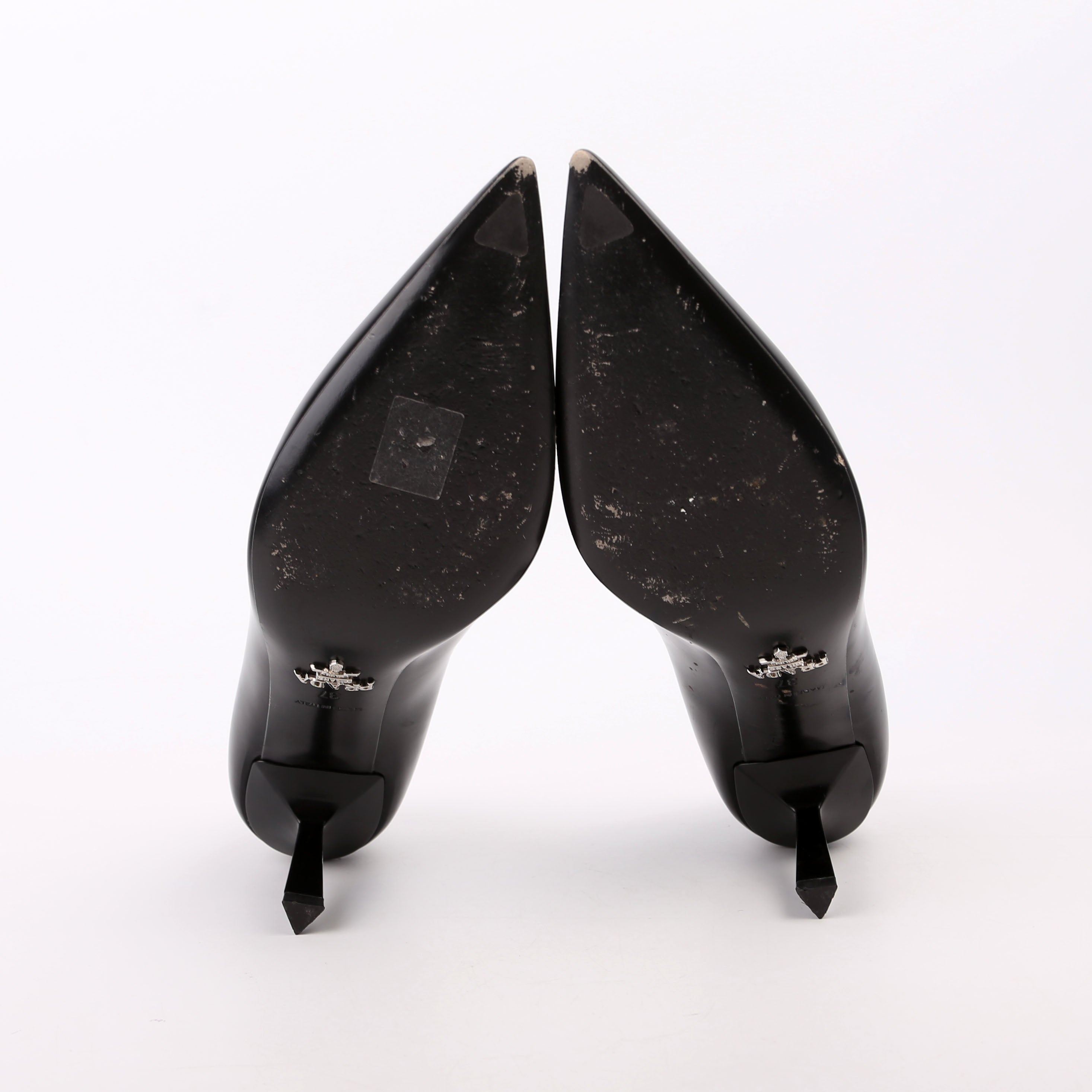 Logo Plaque Pointy Toe Pumps Size 37 Black